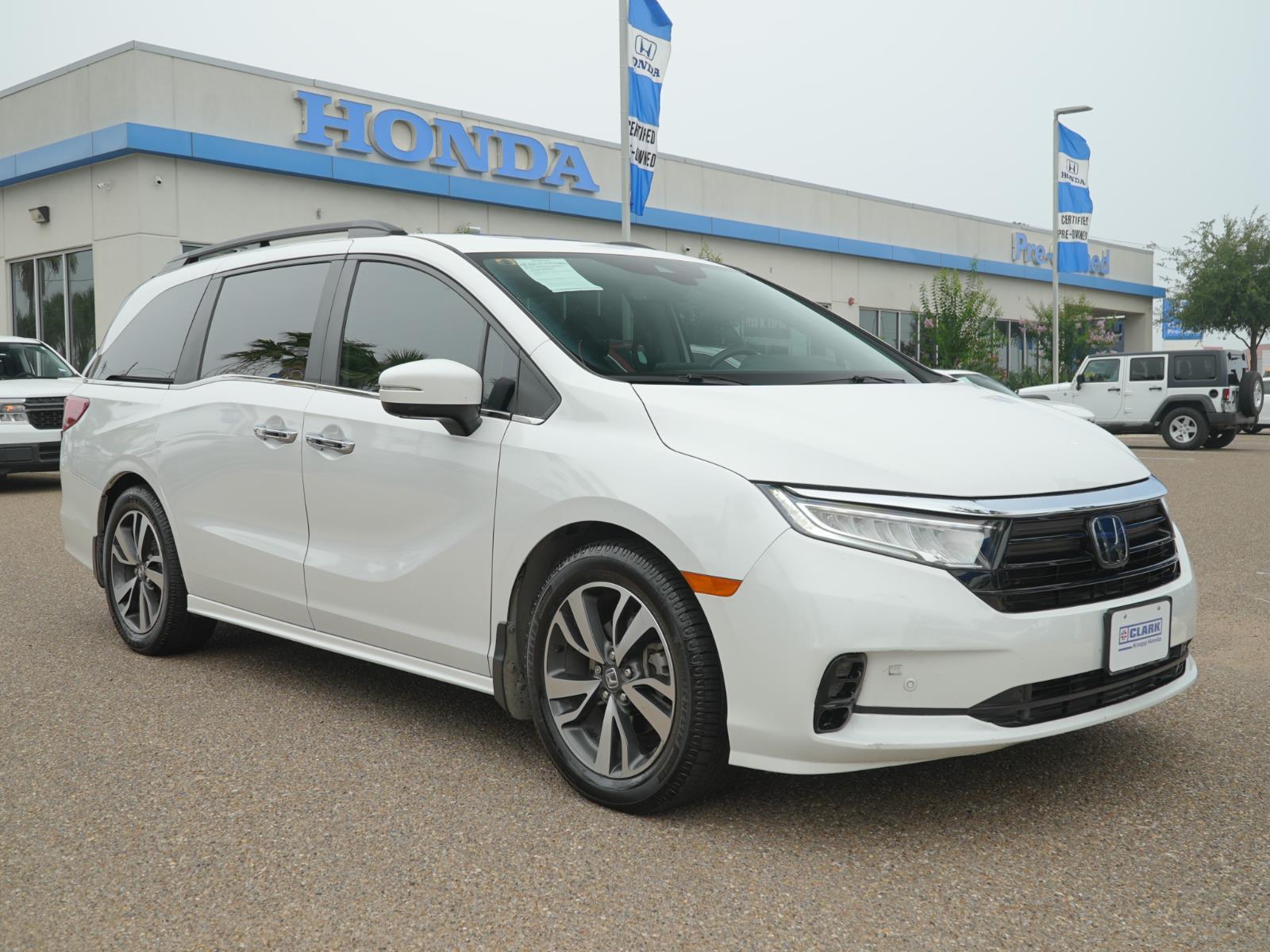 Platinum White Pearl 2024 Honda Odyssey Touring FWD Minivan Front-Wheel Drive Automatic