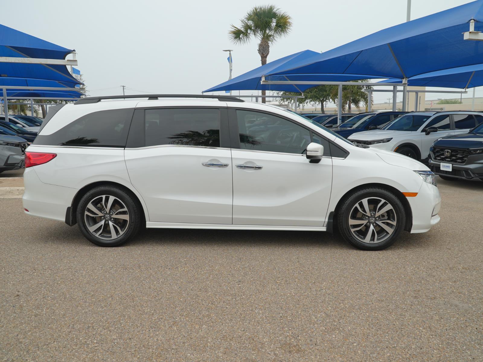 View vehicle photo 2