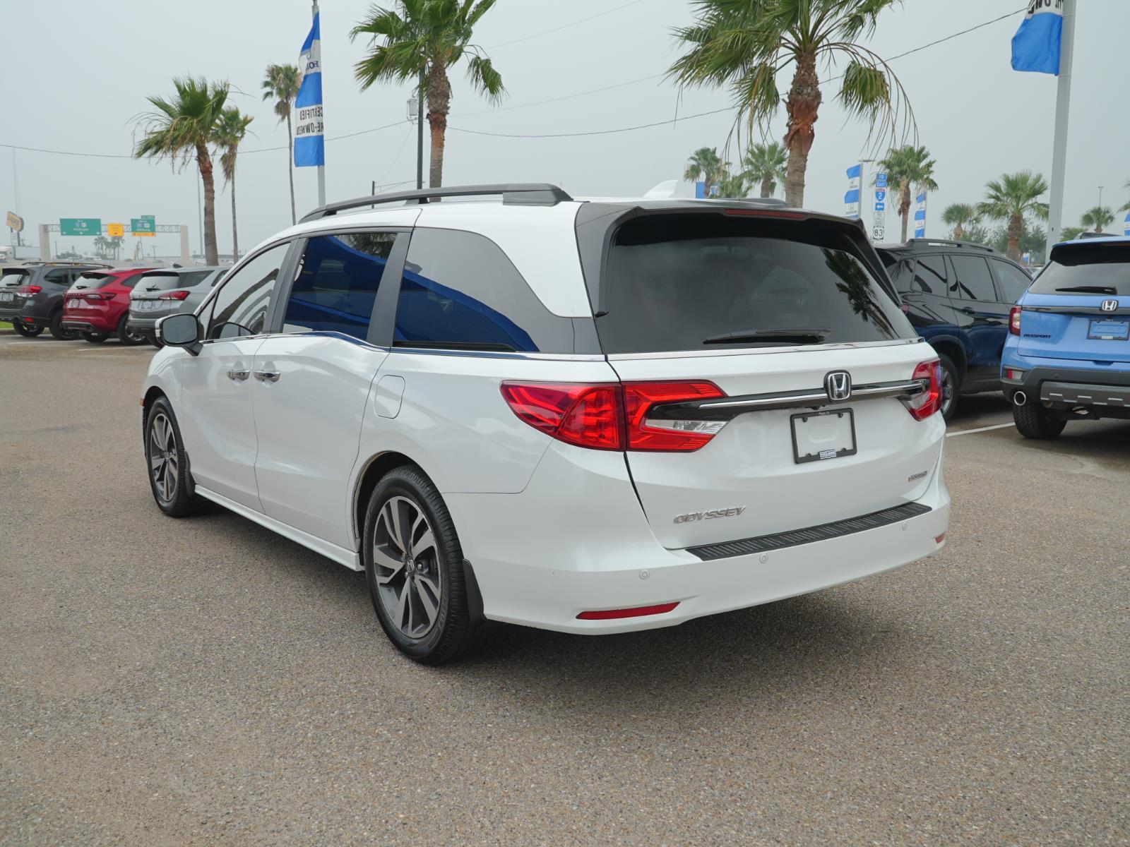 View vehicle photo 5