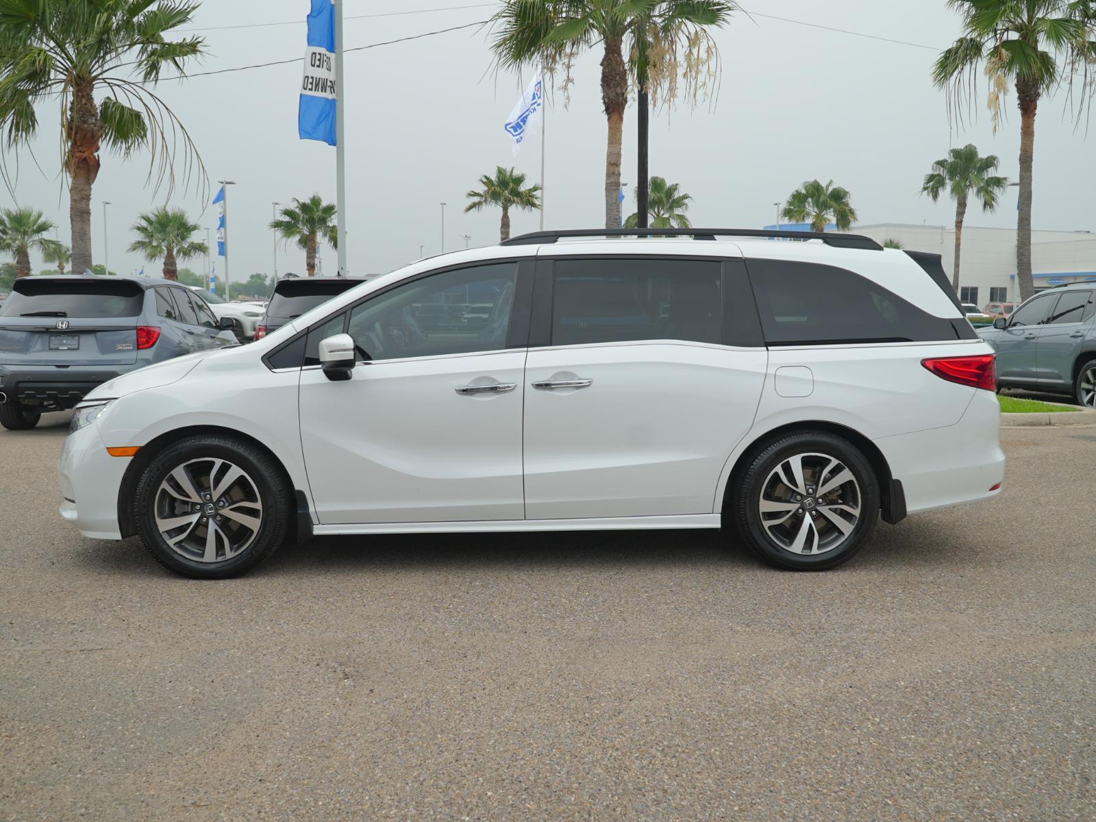 View vehicle photo 6