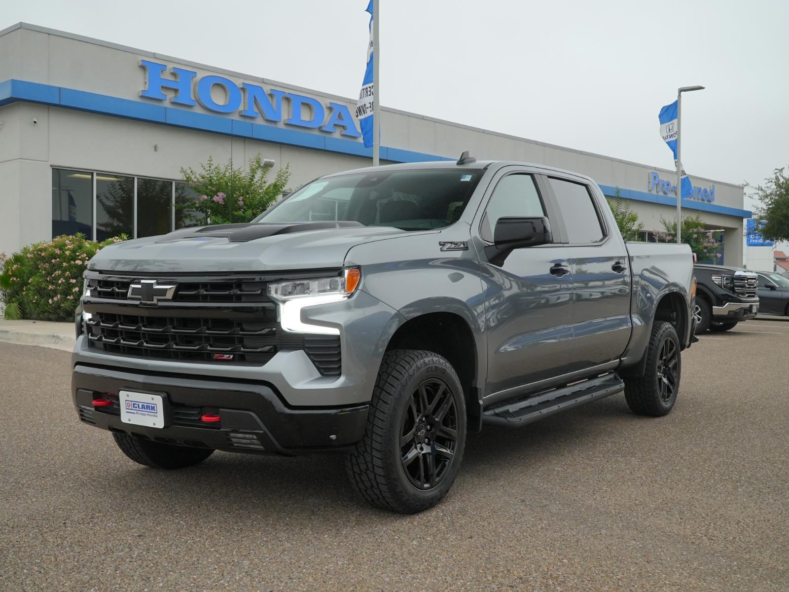 Sterling Gray Metallic 2024 Chevrolet Silverado 1500 LT Trail Boss Crew Cab 4WD Pickup Truck Four-Wheel Drive 8-Speed Automatic