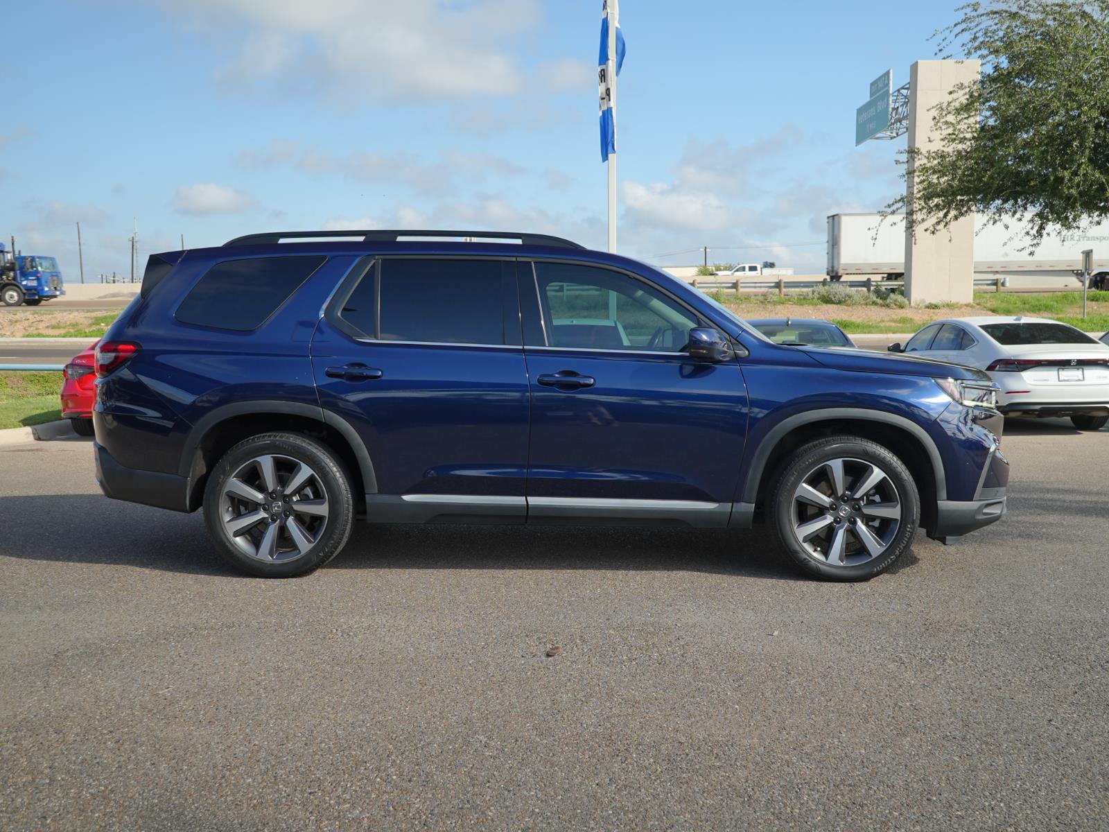 View vehicle photo 4
