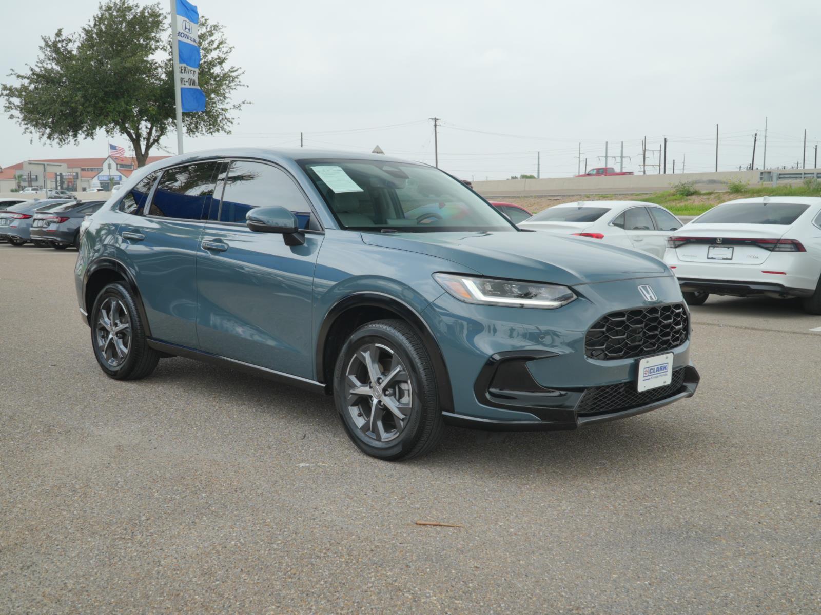 View vehicle photo 3