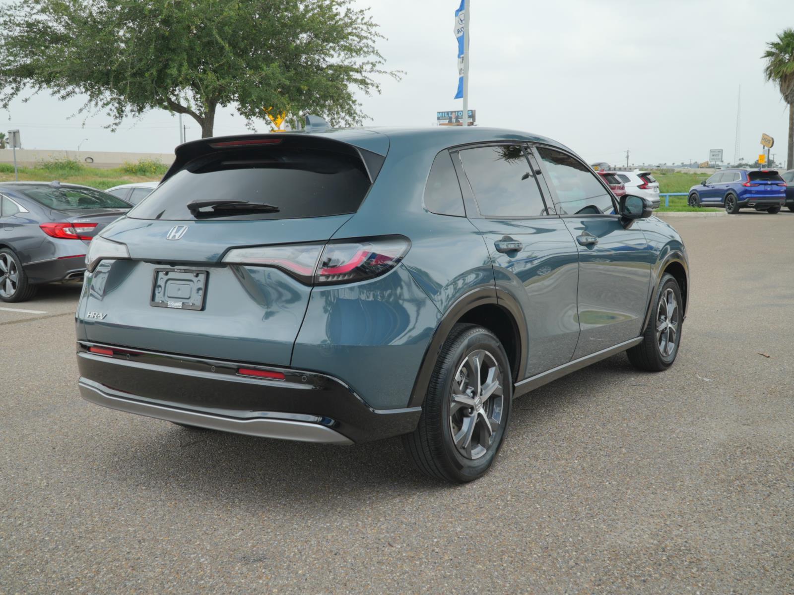 View vehicle photo 5