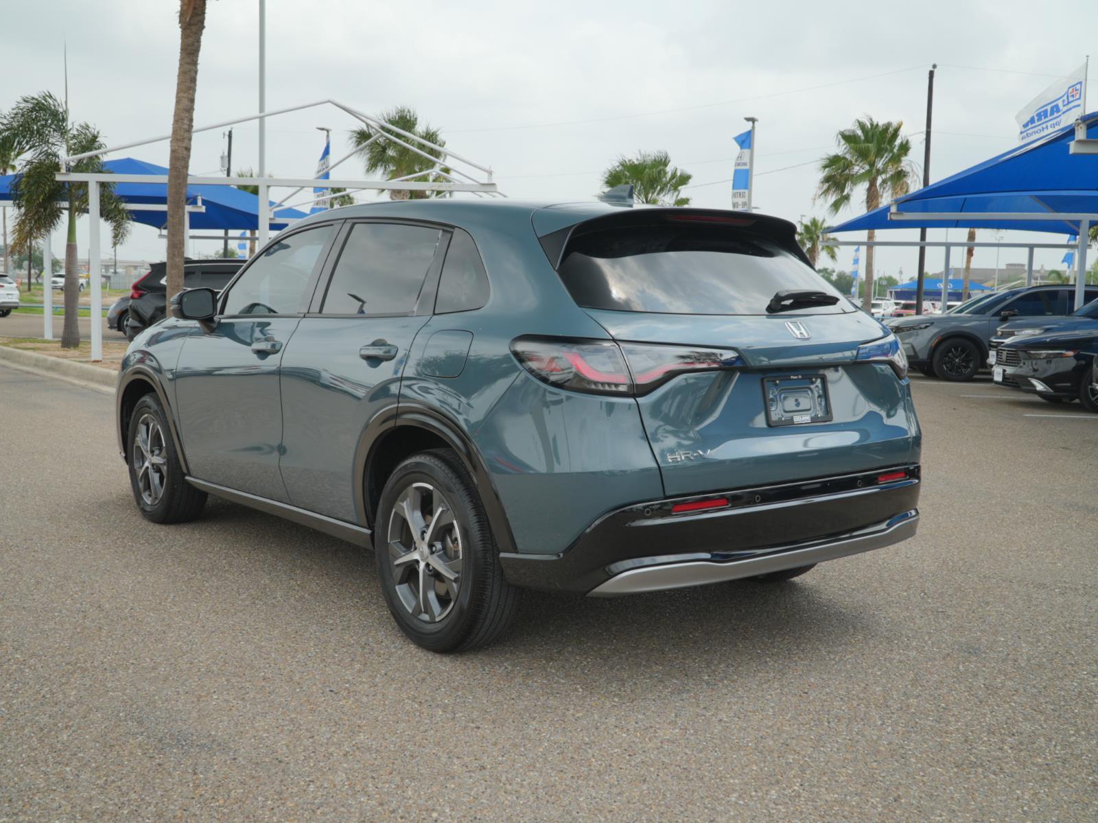View vehicle photo 7