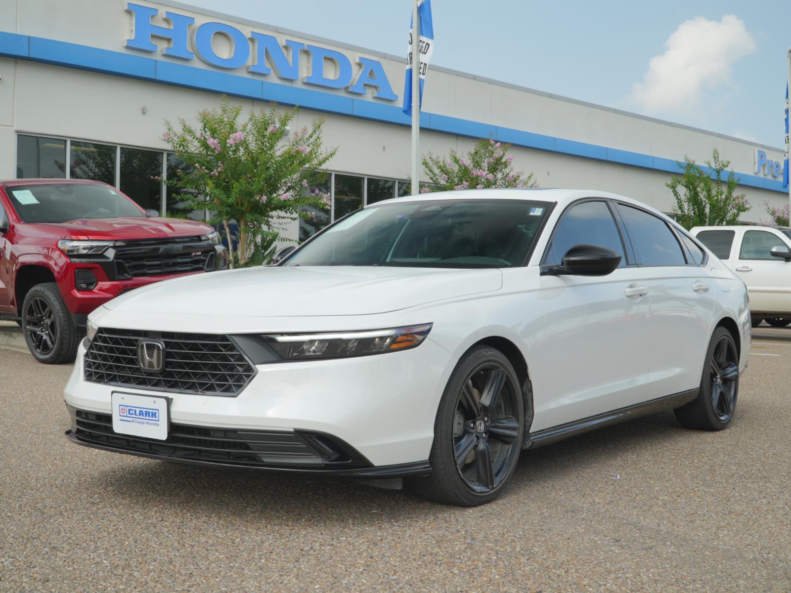 Platinum White Pearl 2024 Honda Accord Hybrid Sedan Front-Wheel Drive 1-Speed Dual Clutch