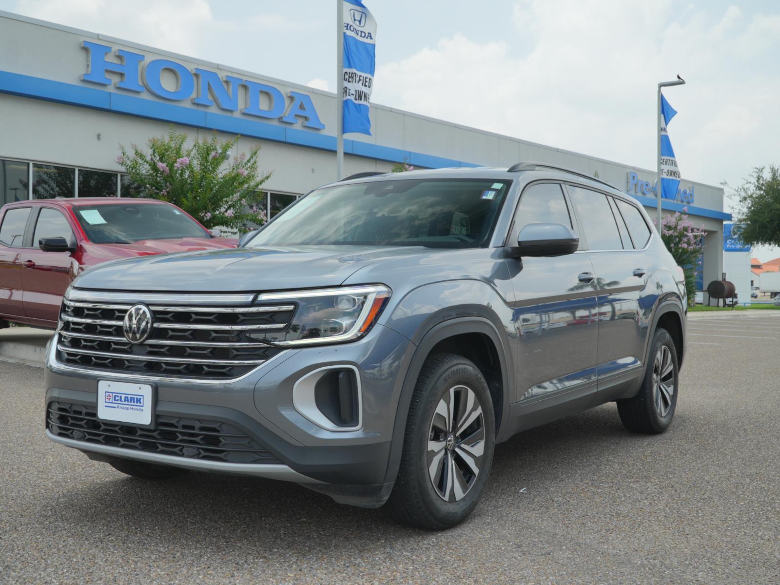 Platinum Gray Metallic 2024 Volkswagen Atlas SE FWD SUV / Crossover Front-Wheel Drive Automatic