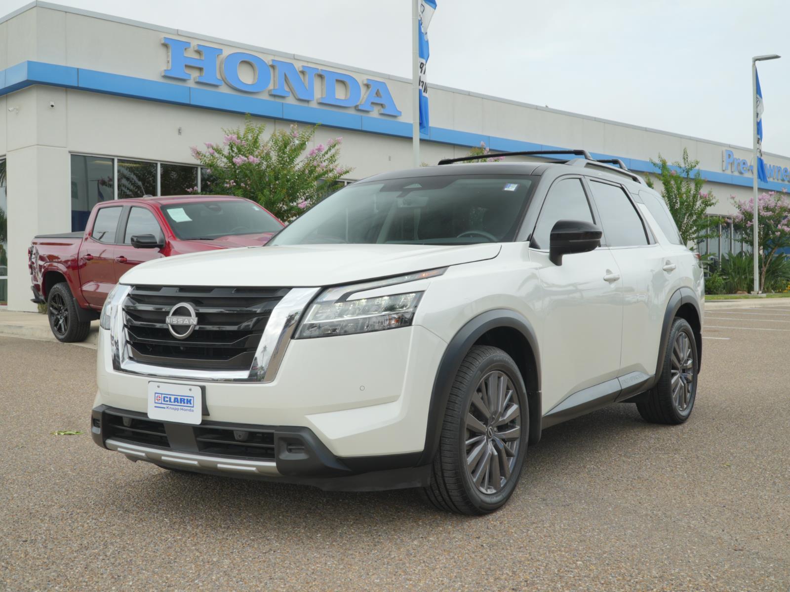 2023 Nissan Pathfinder SL FWD