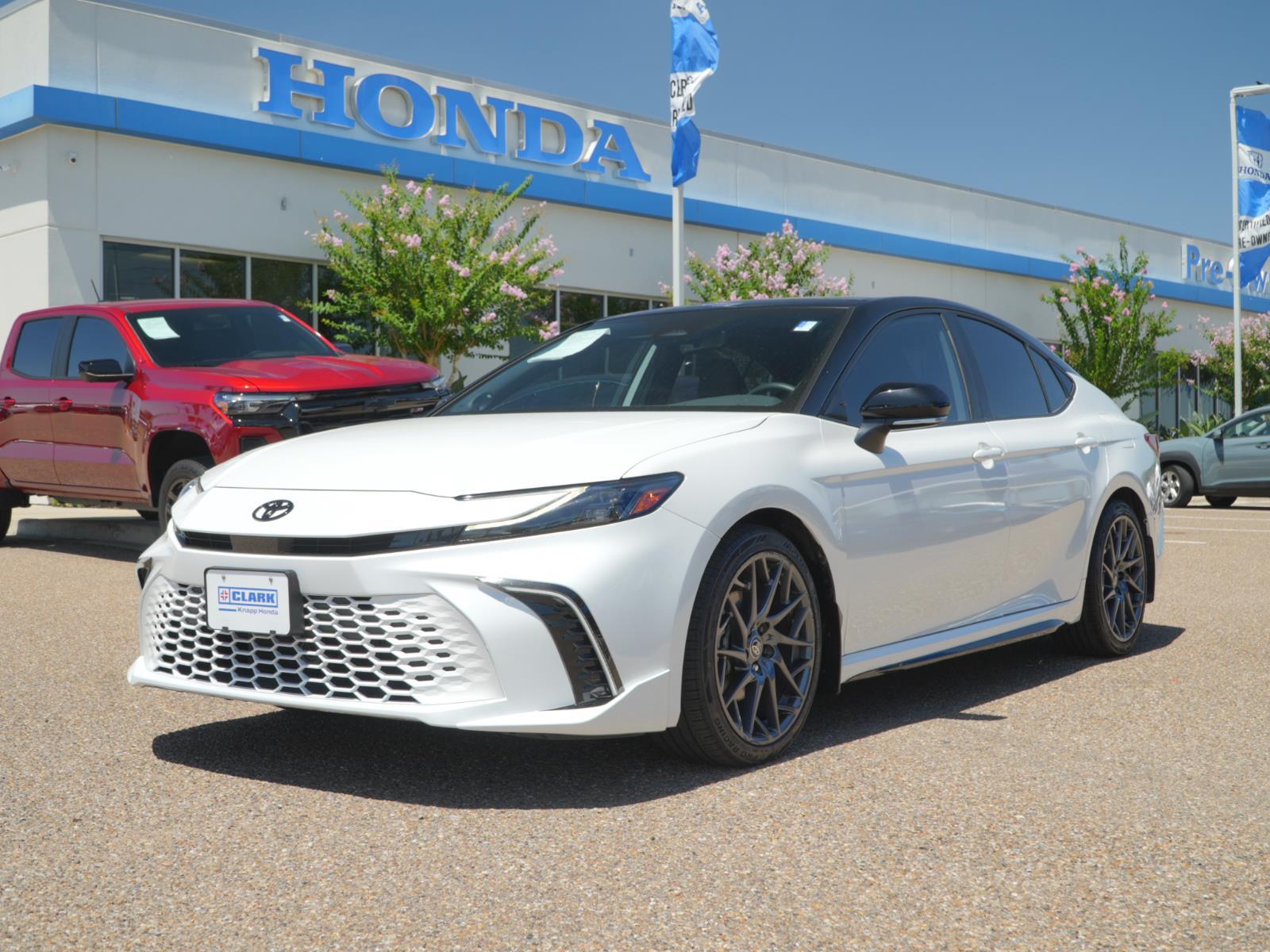 Wind Chill Pearl w/Midnight Black Metallic Roof 2025 Toyota Camry Sedan Front-Wheel Drive Continuously Variable Transmission