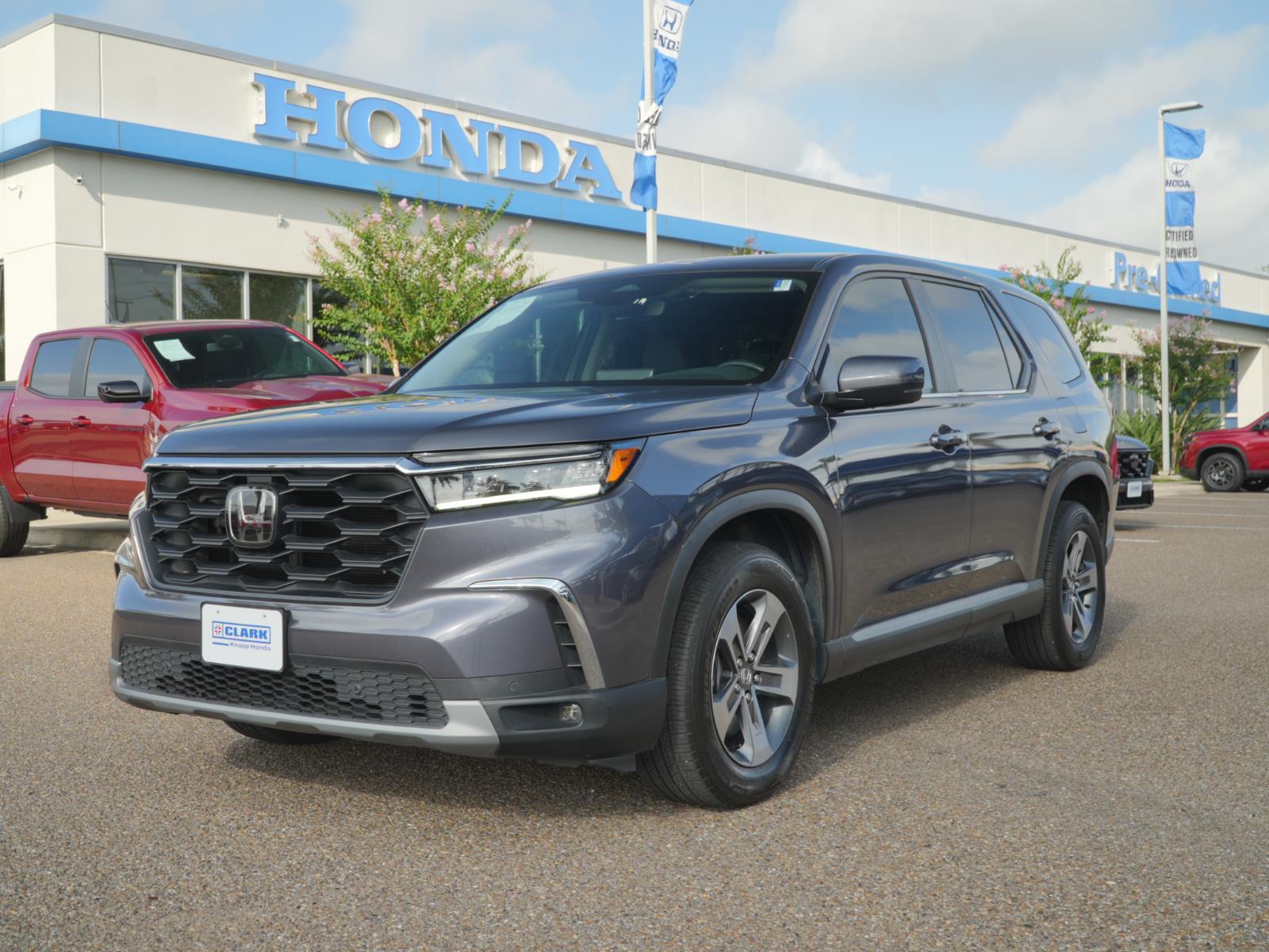 2024 Honda Pilot EX-L FWD with Captains Chairs