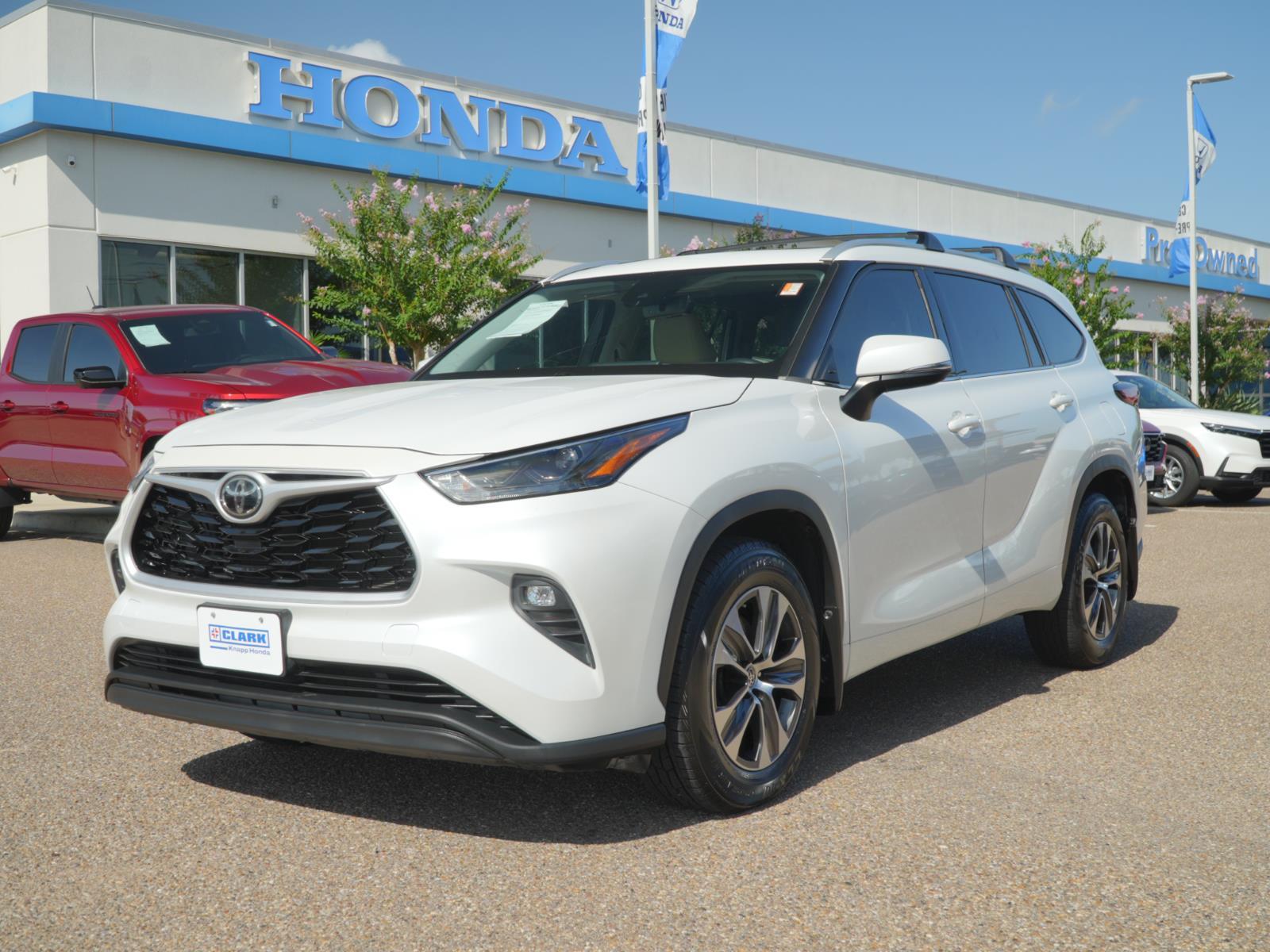 2022 Toyota Highlander XLE FWD