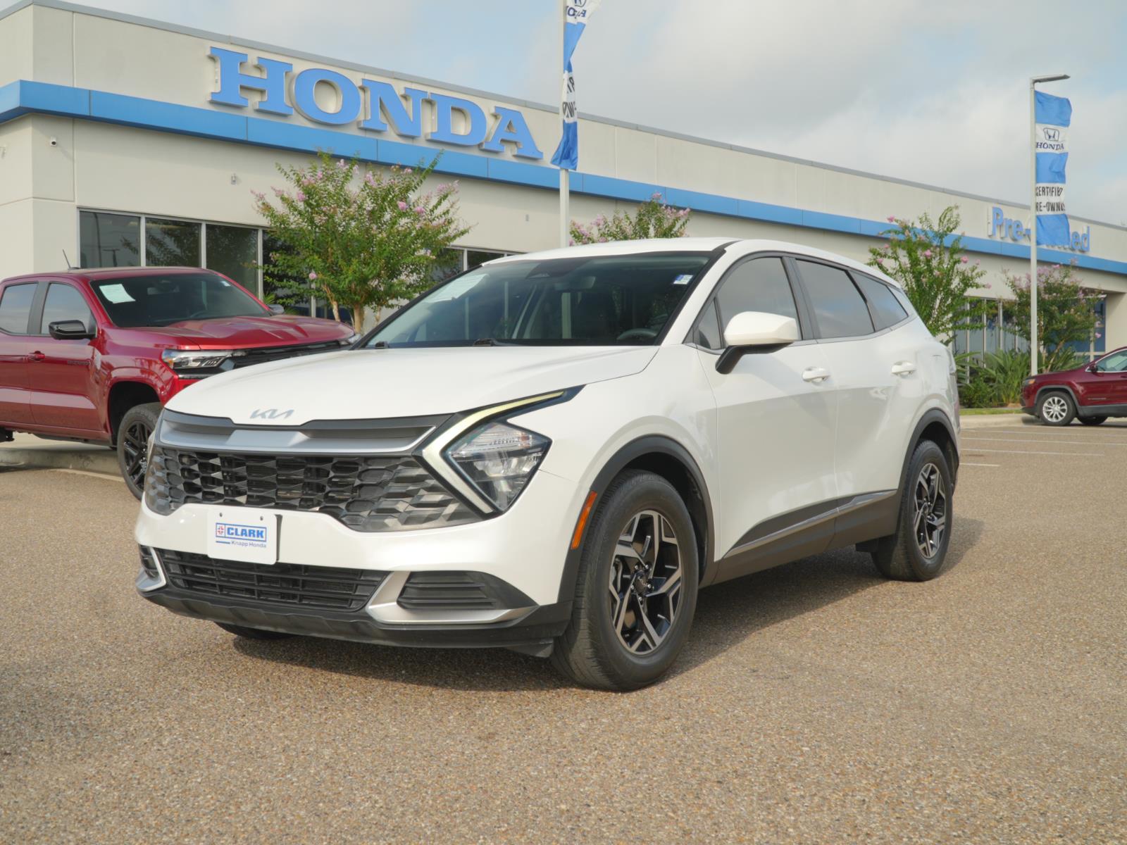 Snow White Pearl 2023 Kia Sportage SUV / Crossover Front-Wheel Drive 8-Speed Automatic