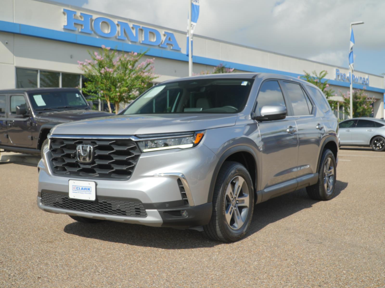 Lunar Silver Metallic 2025 Honda Pilot SUV / Crossover Front-Wheel Drive Automatic