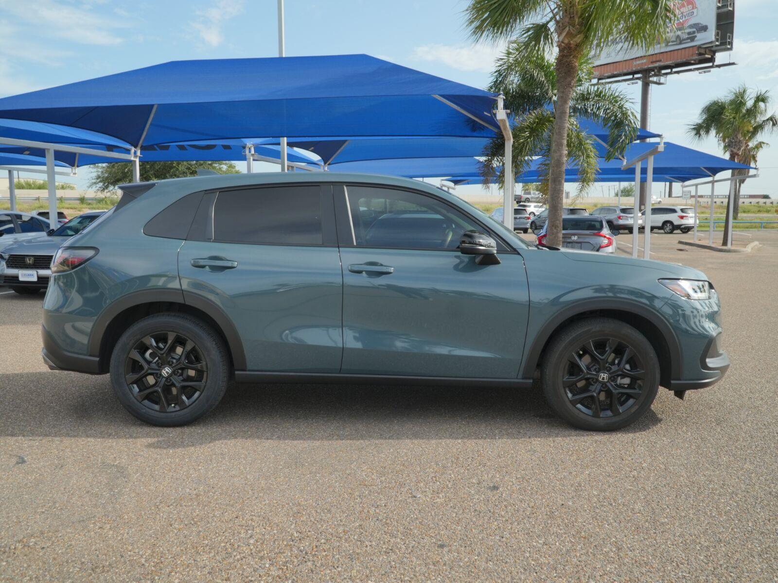 View vehicle photo 4