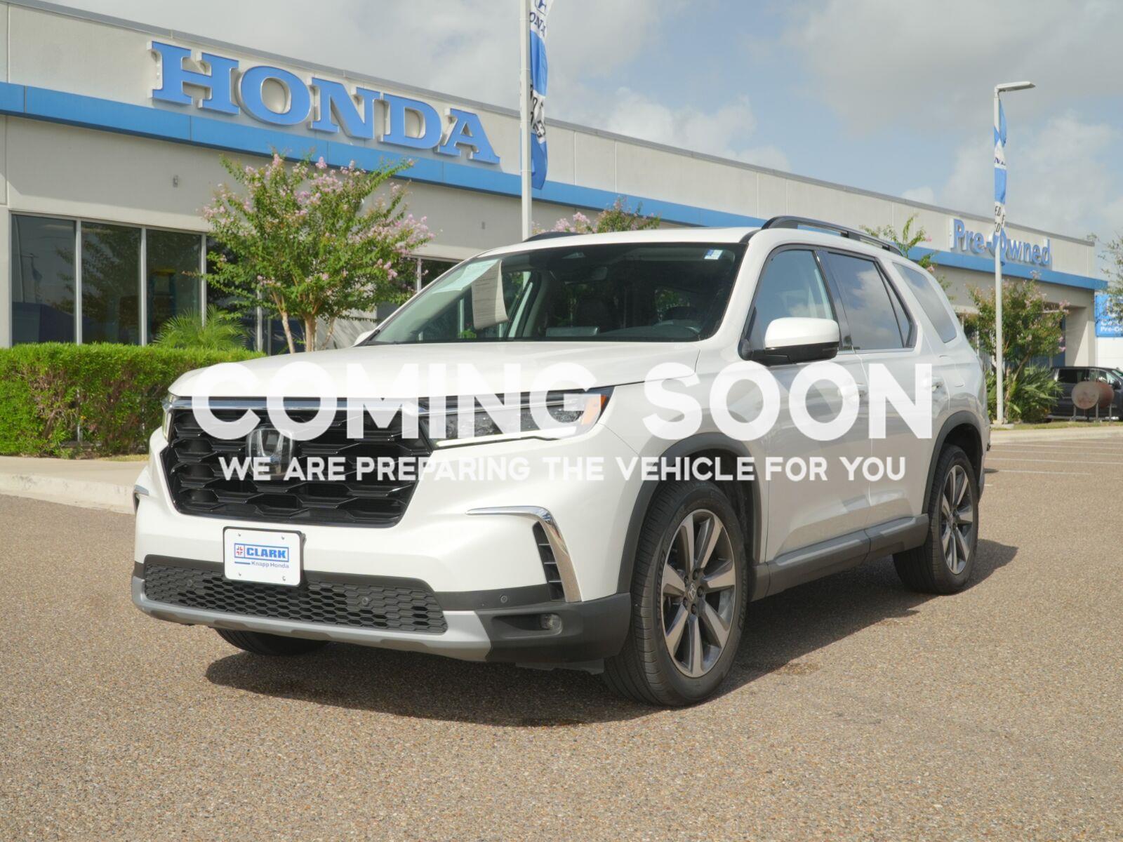 Platinum White Pearl 2023 Honda Pilot SUV / Crossover Front-Wheel Drive Automatic
