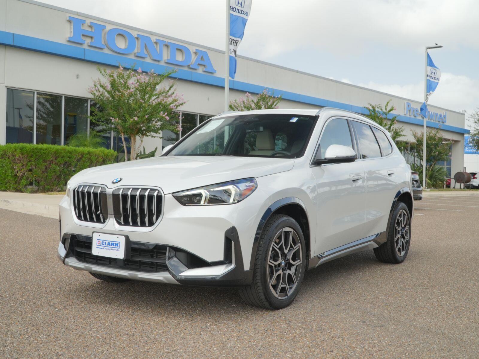 Mineral White Metallic 2025 BMW X1 SUV / Crossover All-Wheel Drive 7-Speed Dual Clutch