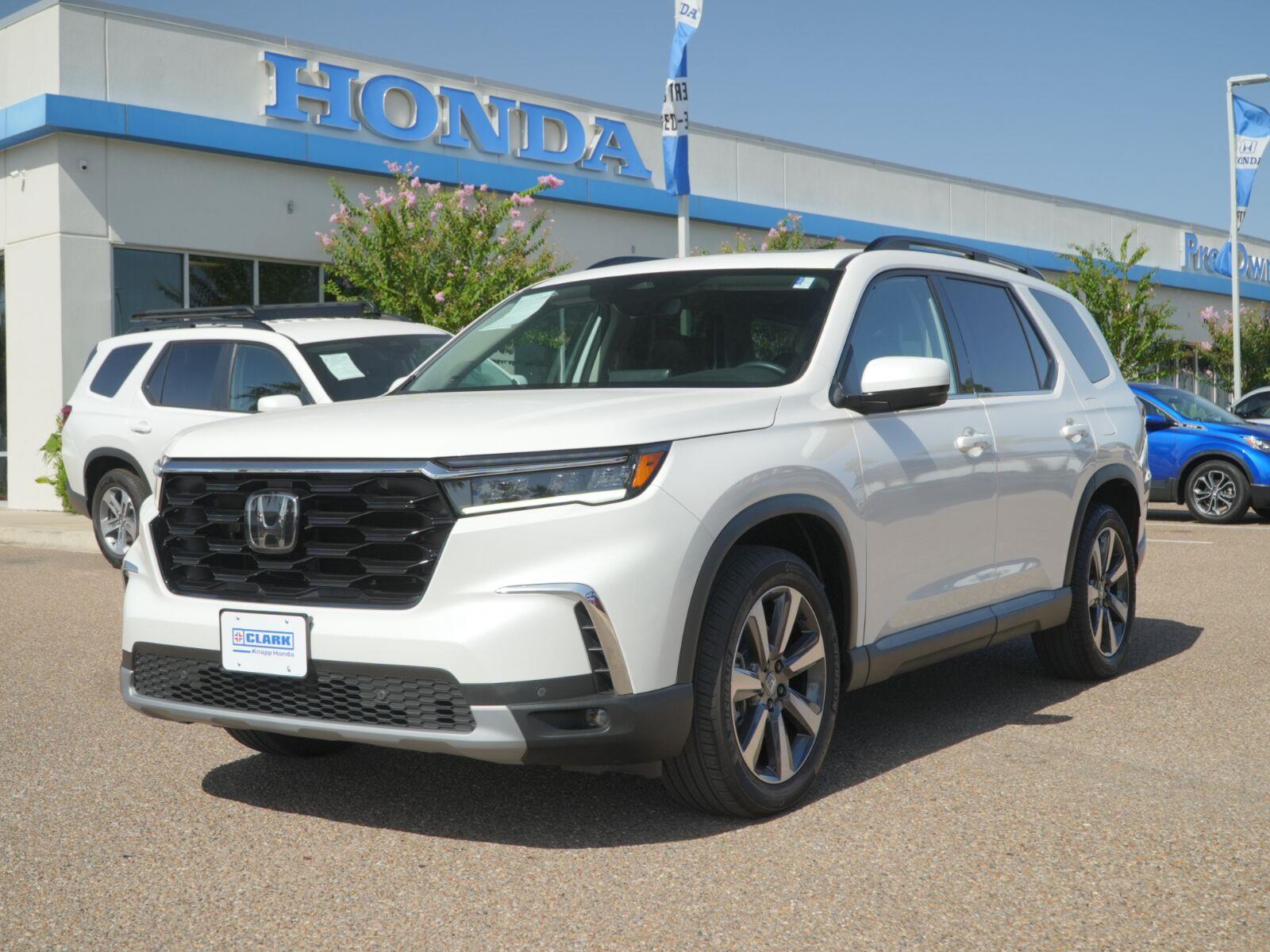 Platinum White Pearl 2023 Honda Pilot SUV / Crossover Front-Wheel Drive Automatic