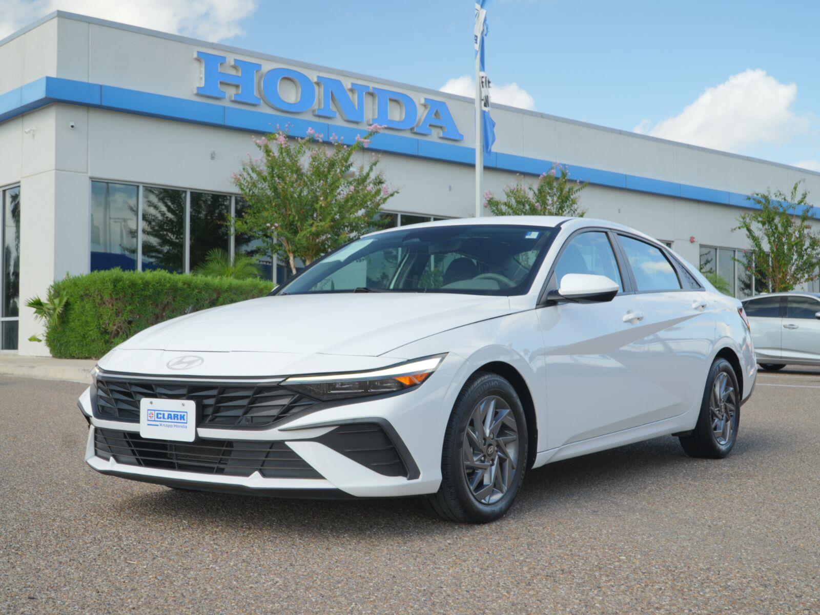Serenity White 2024 Hyundai Elantra Sedan Front-Wheel Drive Continuously Variable Transmission