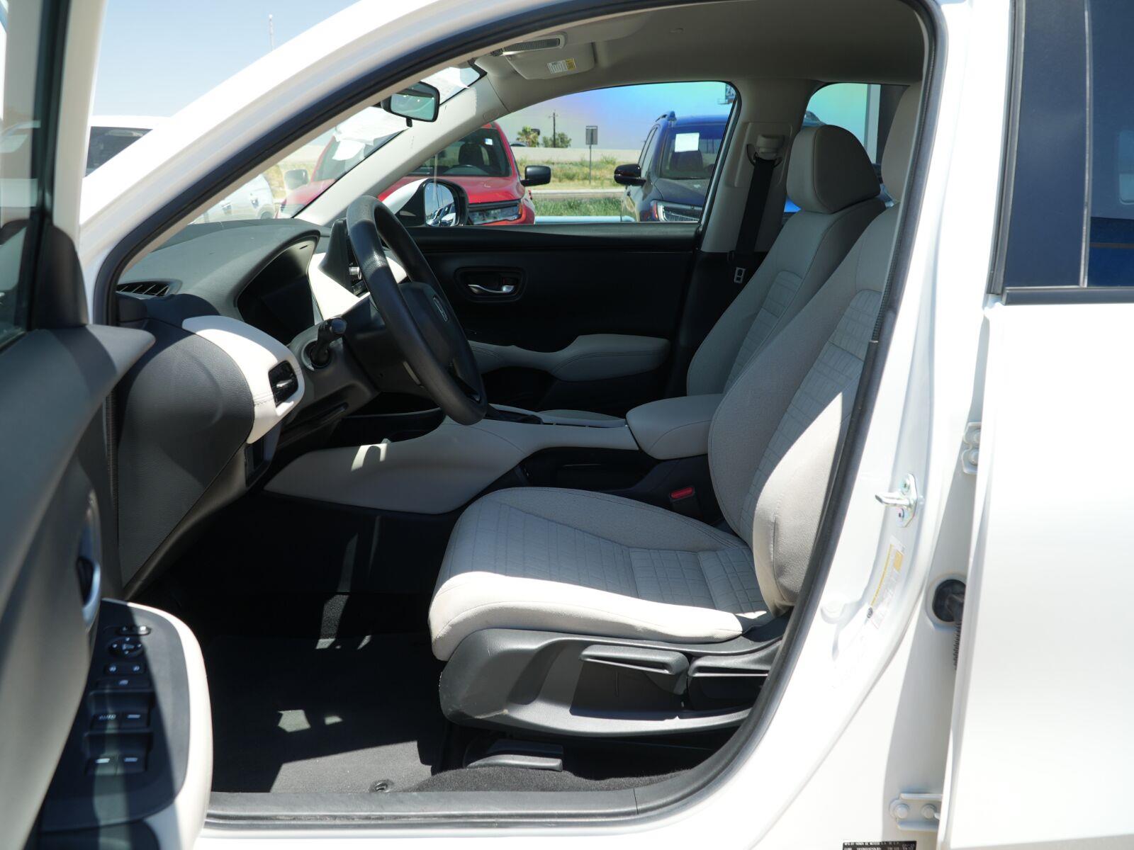 View vehicle photo 7