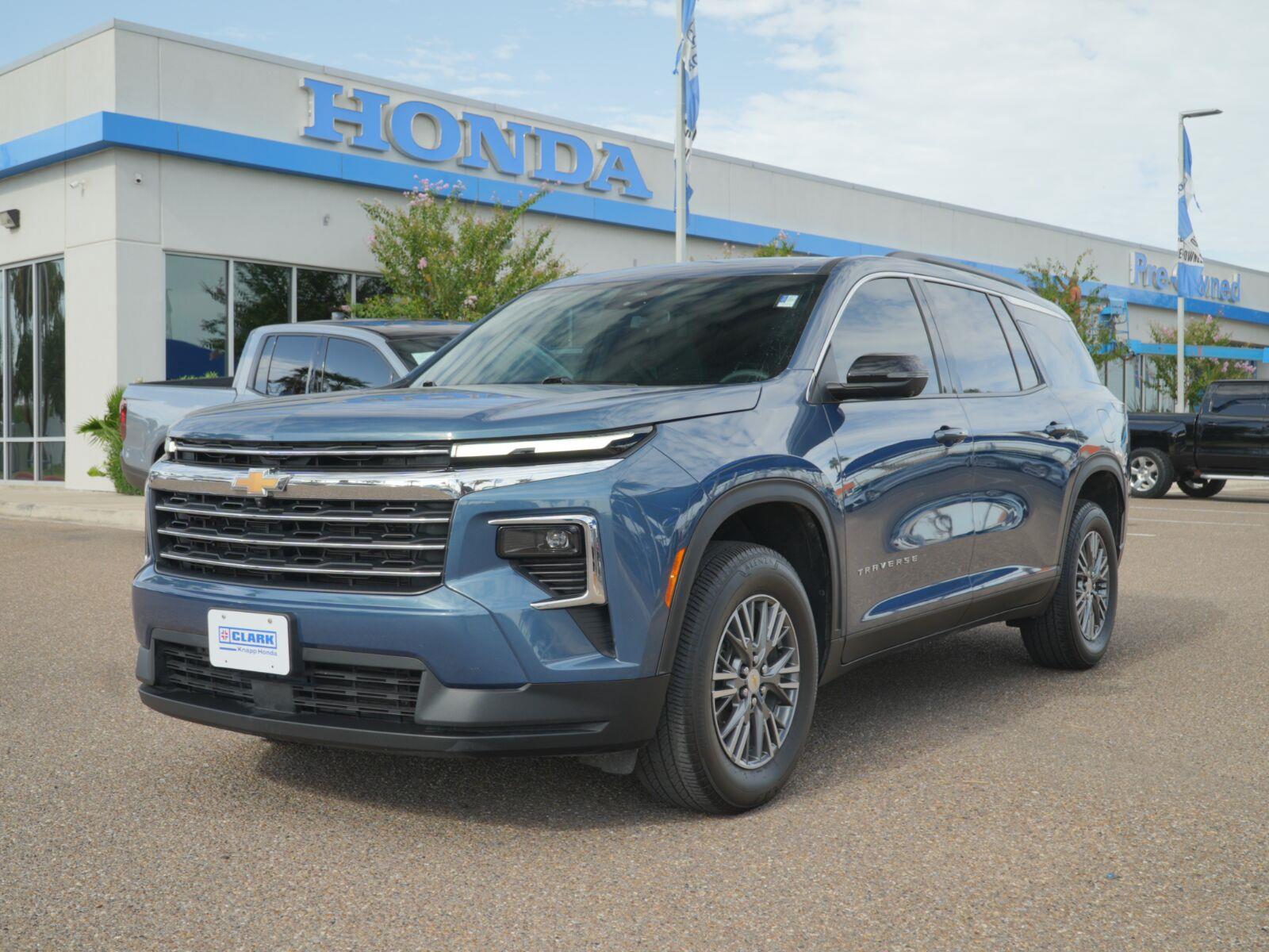 Lakeshore Blue Metallic 2025 Chevrolet Traverse SUV / Crossover Front-Wheel Drive 8-Speed Automatic