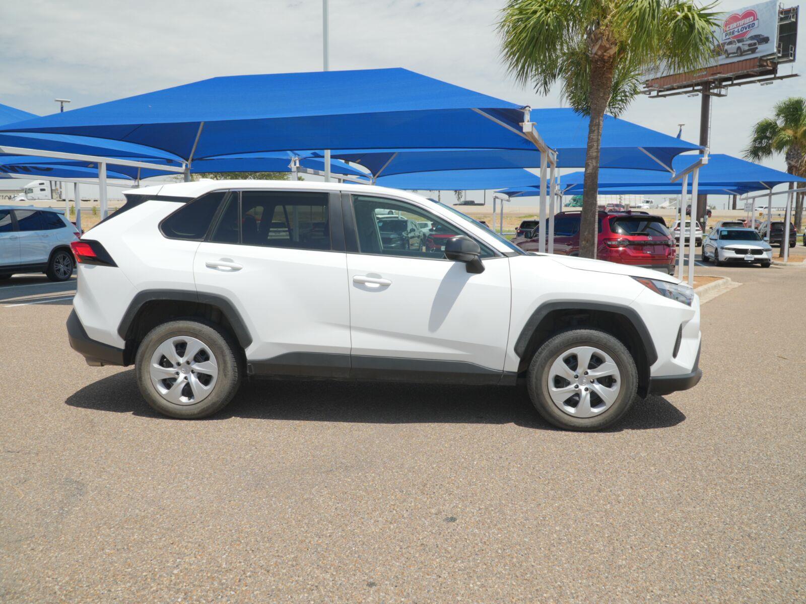 View vehicle photo 4