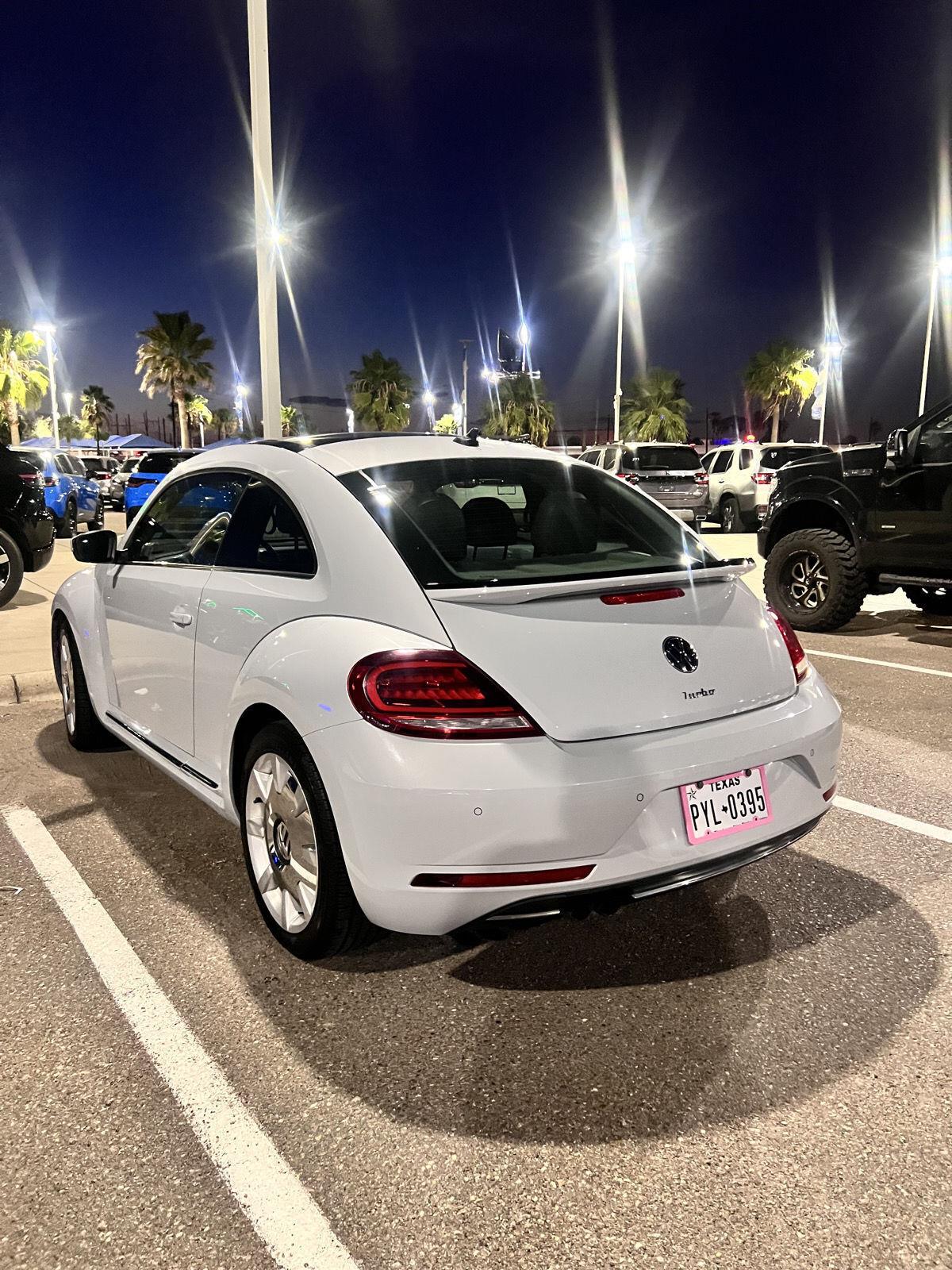 White Silver Metallic 2018 Volkswagen Beetle Hatchback Front-Wheel Drive Automatic