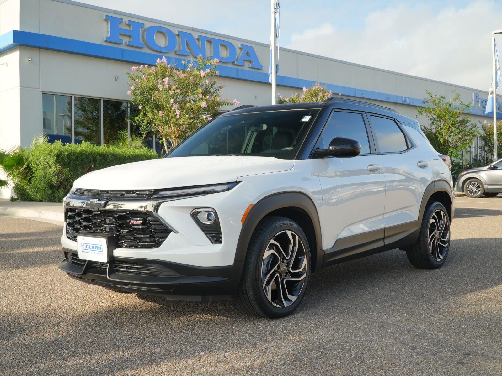 White (Iridescent Pearl Tricoat) 2026 Chevrolet Trailblazer SUV / Crossover Front-Wheel Drive Continuously Variable Transmission