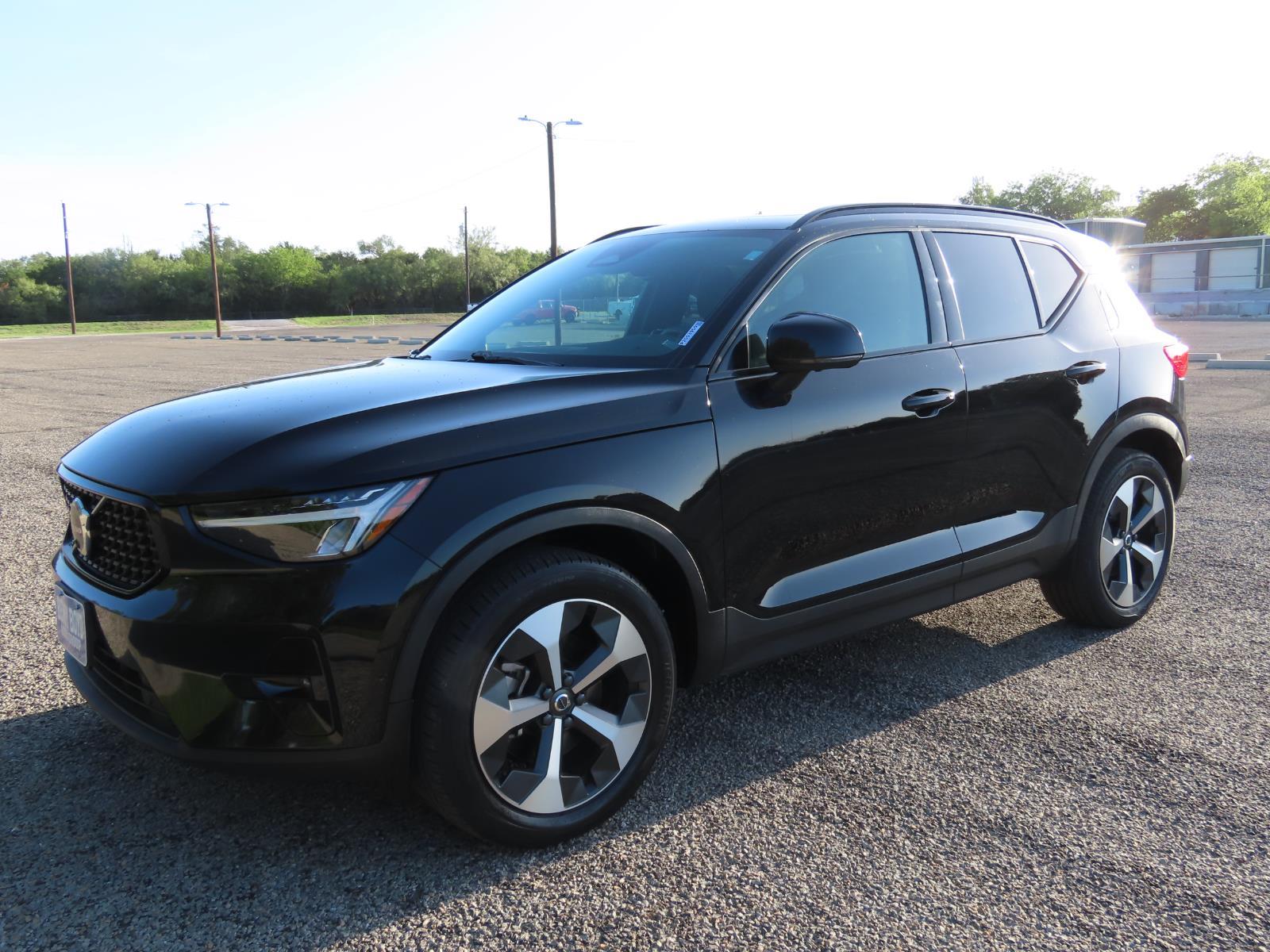 2023 Volvo XC40 Ultimate's photo