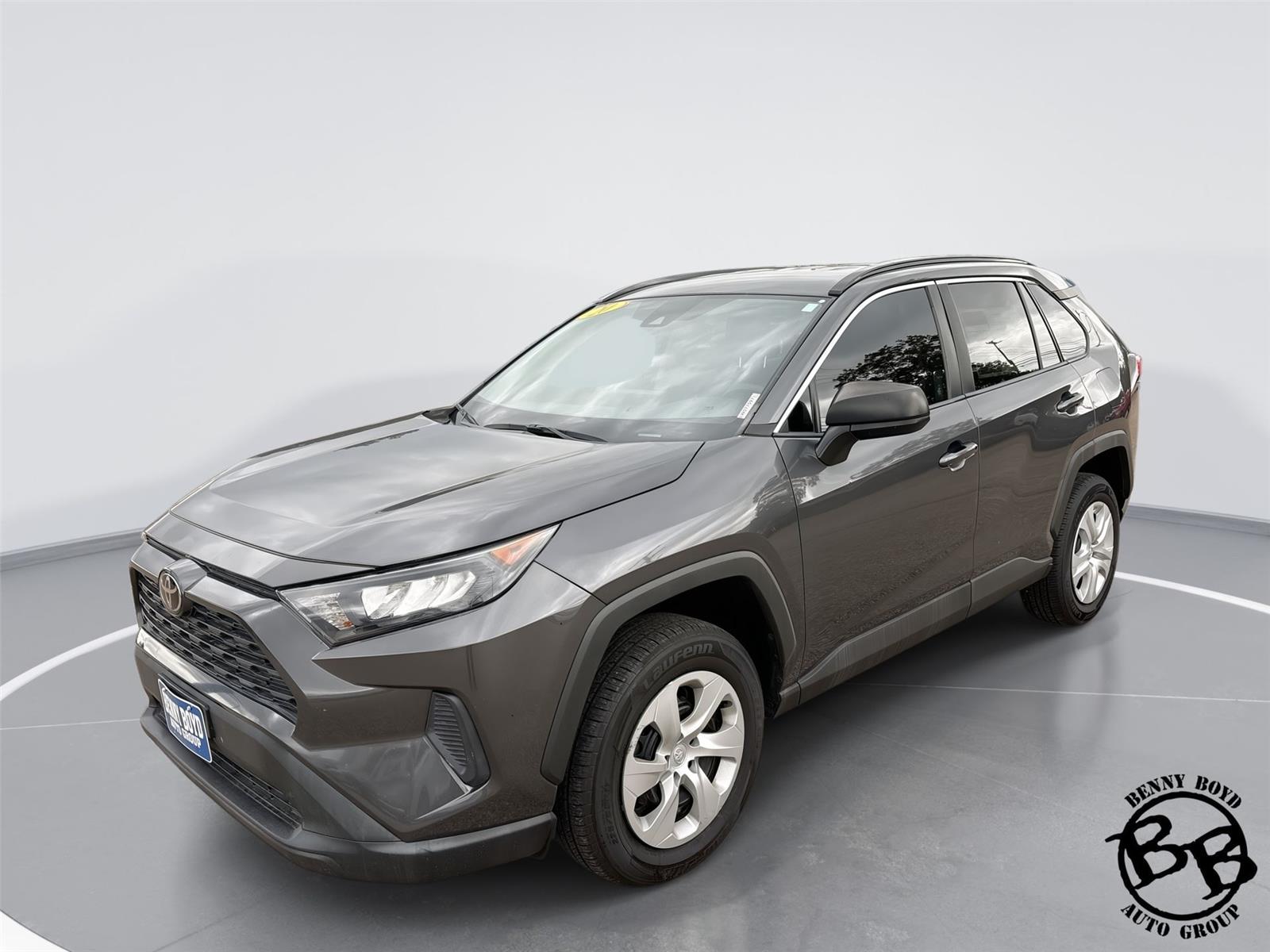 2020 Toyota RAV4 LE's photo