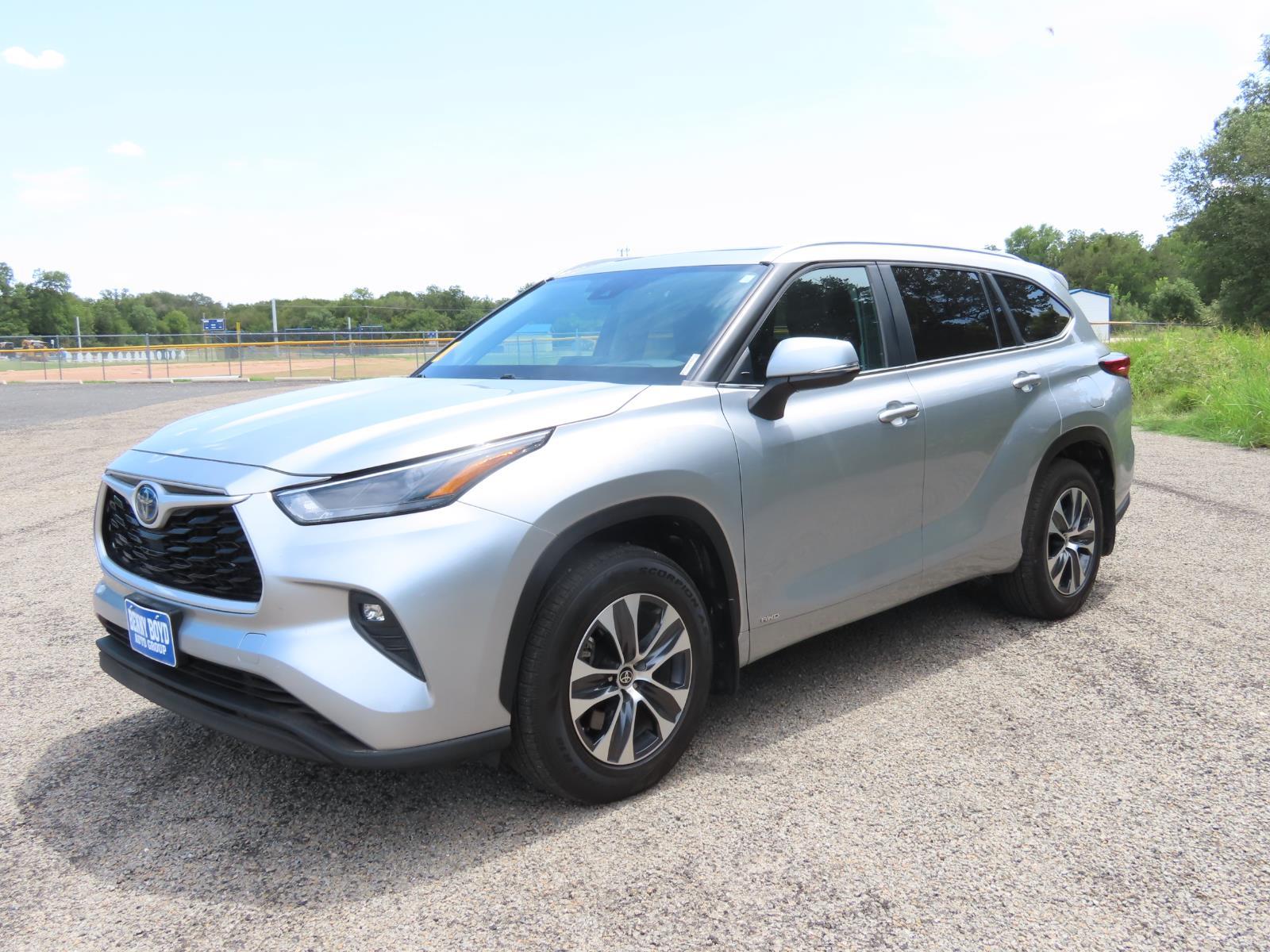 2023 Toyota Highlander XLE's photo