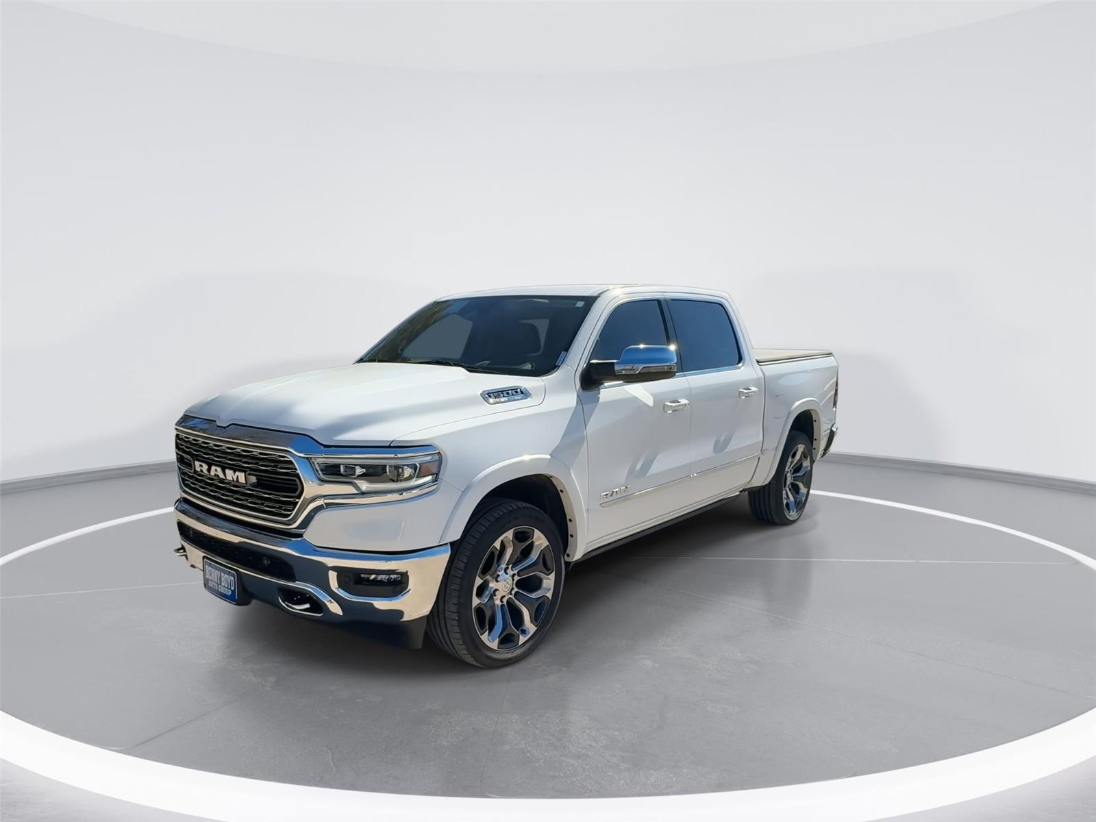 View vehicle photo 4