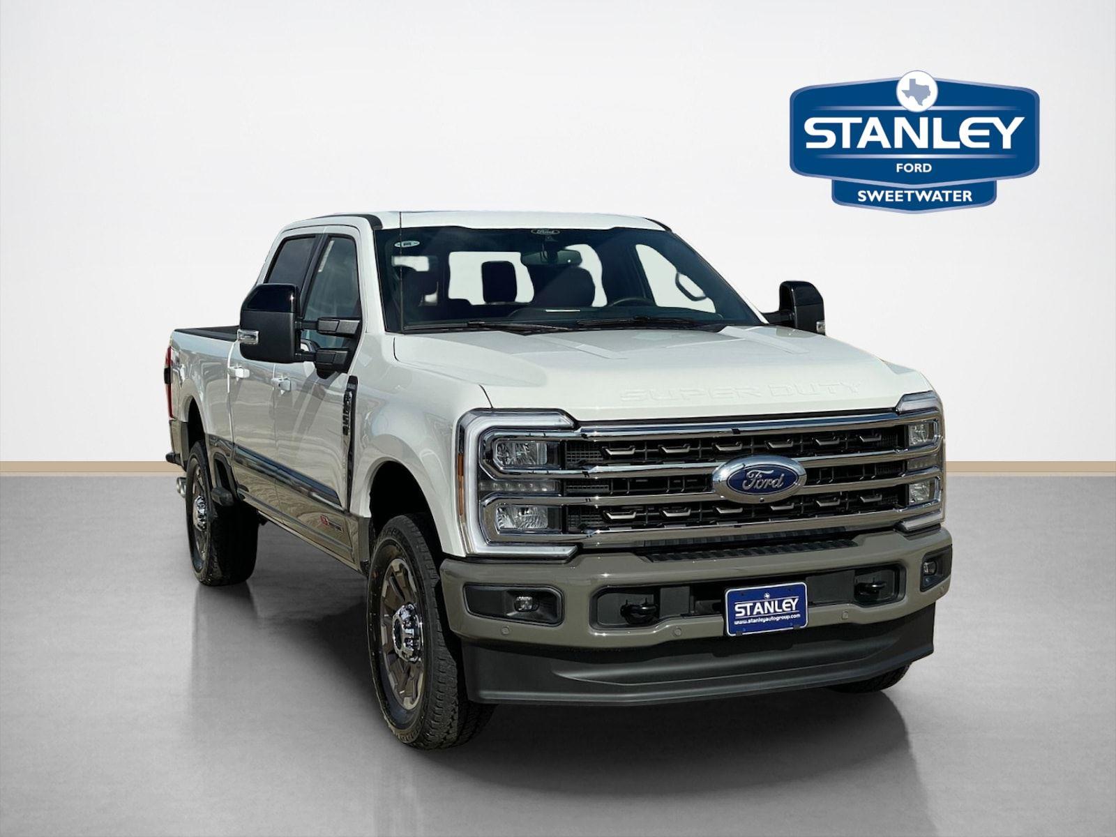 Star White Metallic Tri-Coat 2026 Ford F-250 Super Duty Pickup Truck Four-Wheel Drive 10-Speed Automatic
