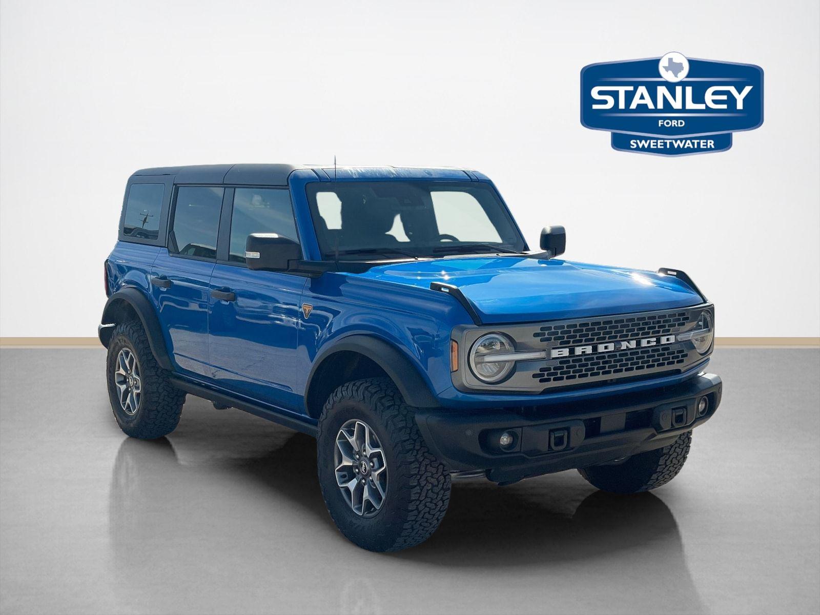 Velocity Blue Metallic 2025 Ford Bronco Badlands 4-Door 4WD SUV / Crossover Four-Wheel Drive 7-Speed Manual