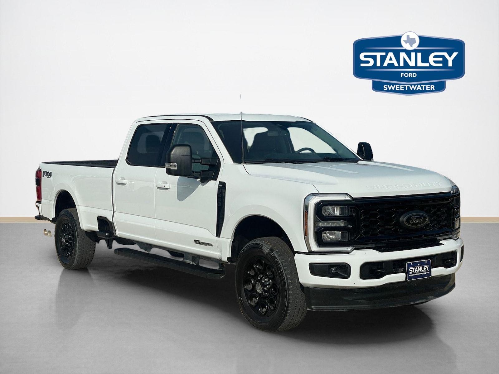 Oxford White 2025 Ford F-250 Super Duty XLT Crew Cab 4WD Pickup Truck Four-Wheel Drive 10-Speed Automatic