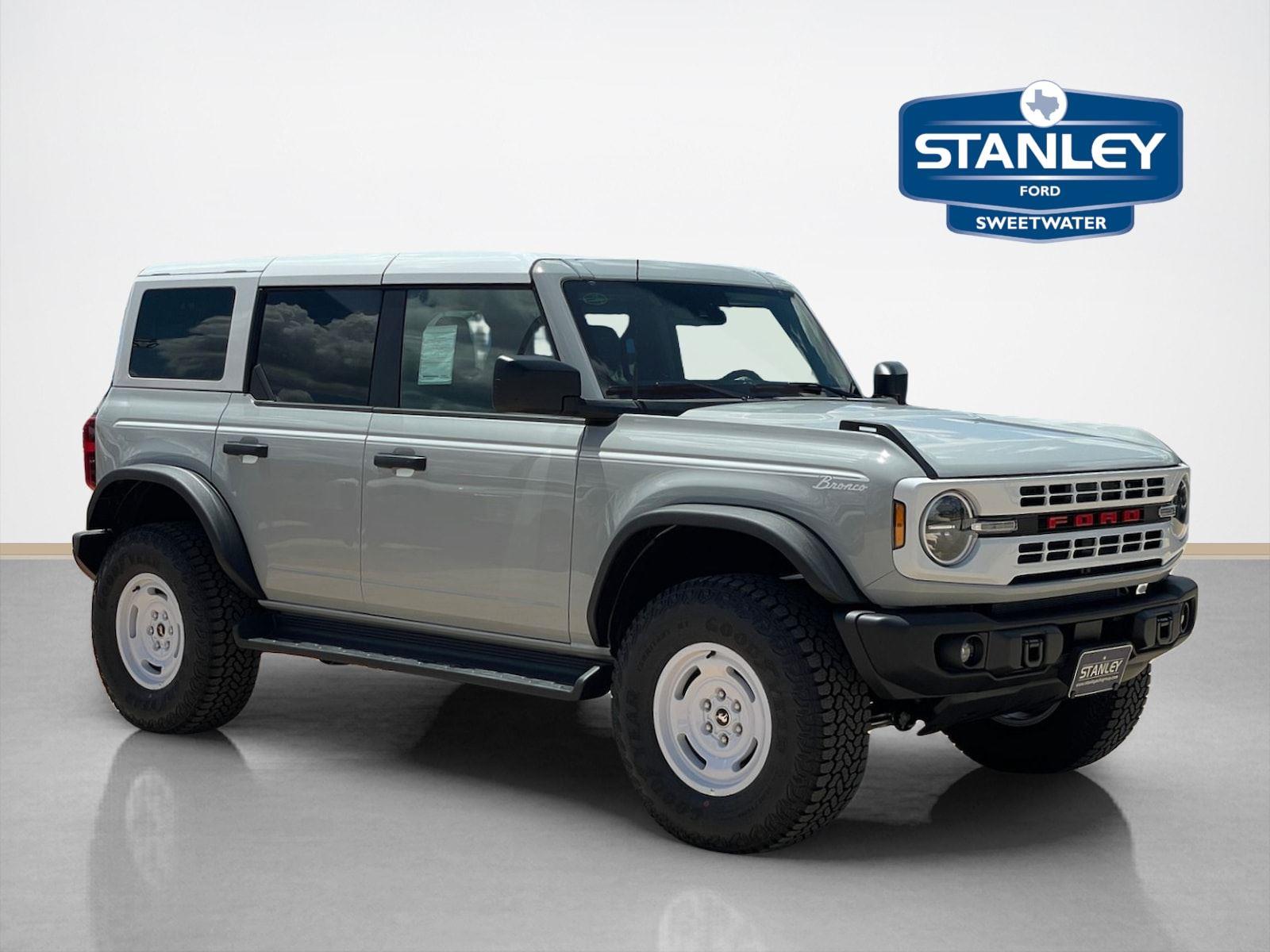 Avalanche Gray 2026 Ford Bronco SUV / Crossover Four-Wheel Drive 7-Speed Manual