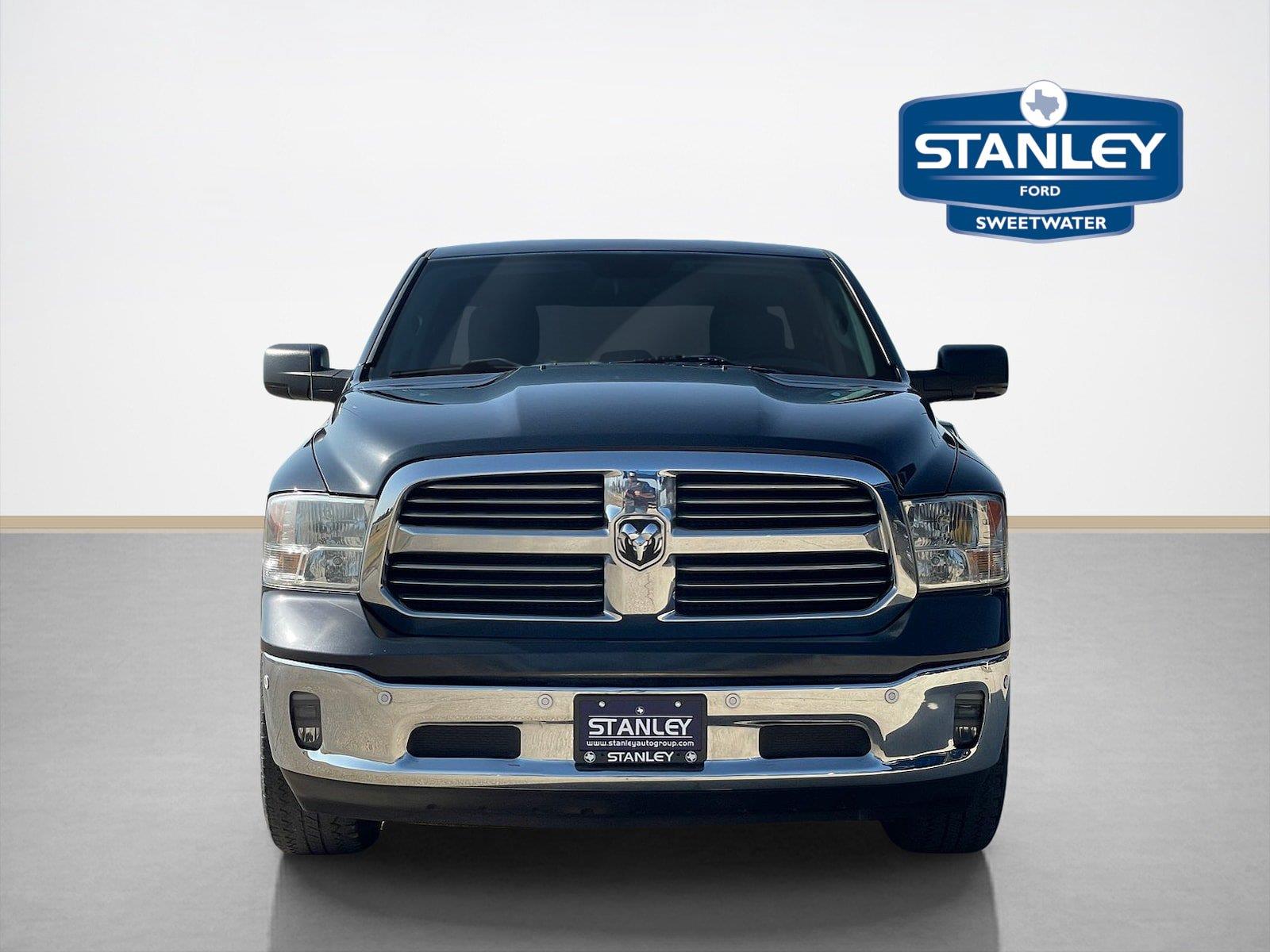 2016 RAM 1500 Gris (Maximum Steel Metallic Clearcoat) Camioneta 4X2 8 velocidades Automática