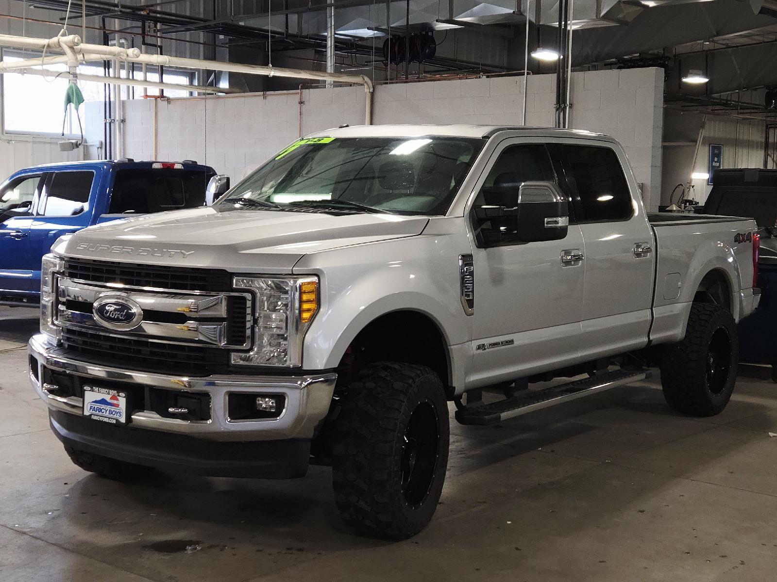 Ingot Silver 2017 Ford F-250 Super Duty XLT Crew Cab 4WD Pickup Truck Four-Wheel Drive 6-Speed Automatic