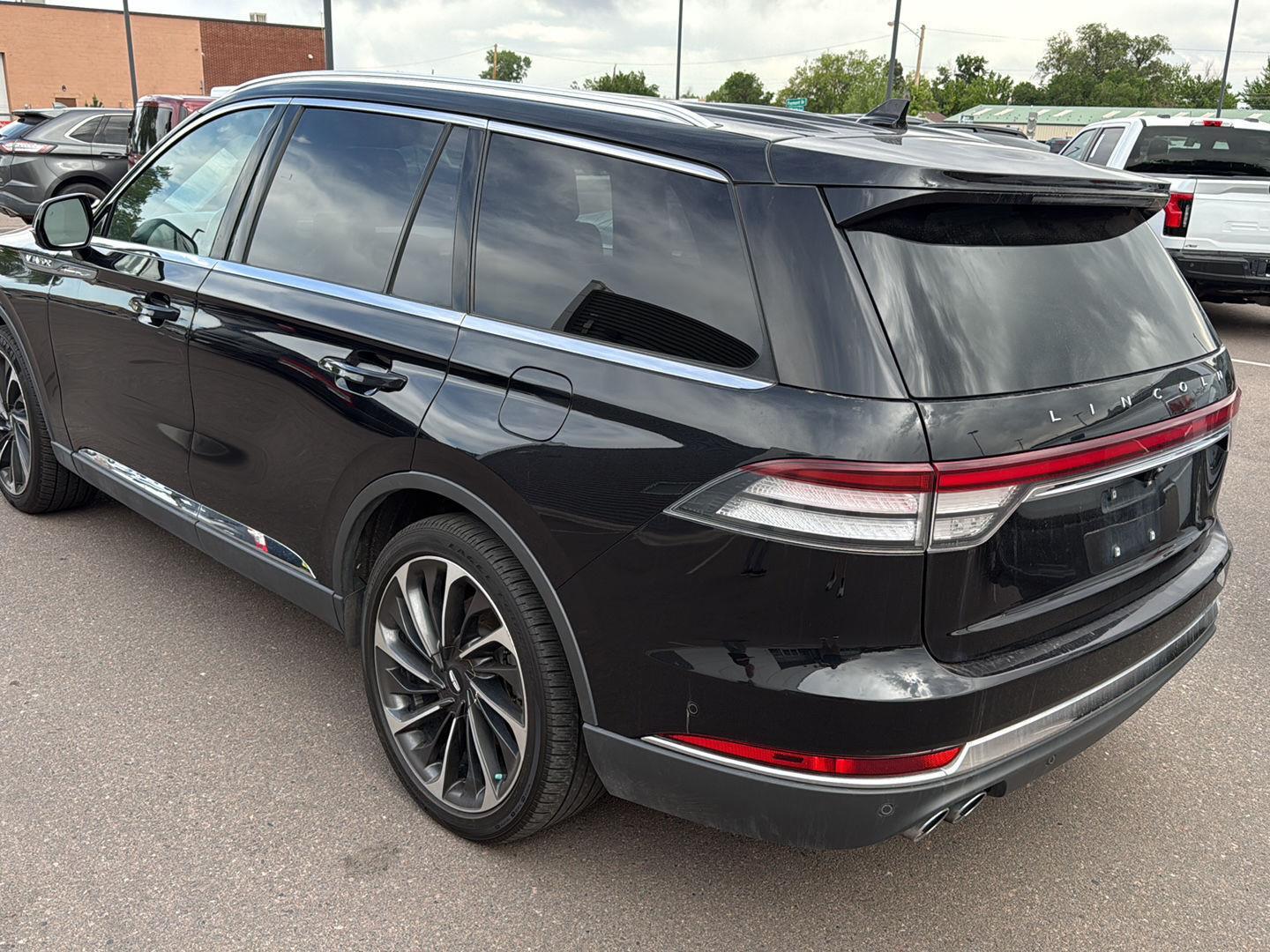 View vehicle photo 4