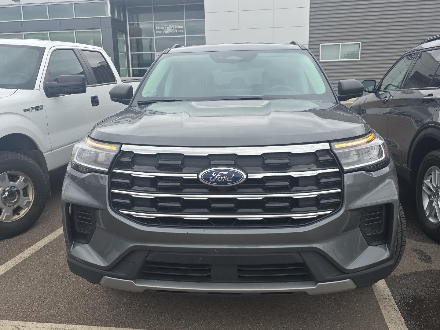 View vehicle photo 3