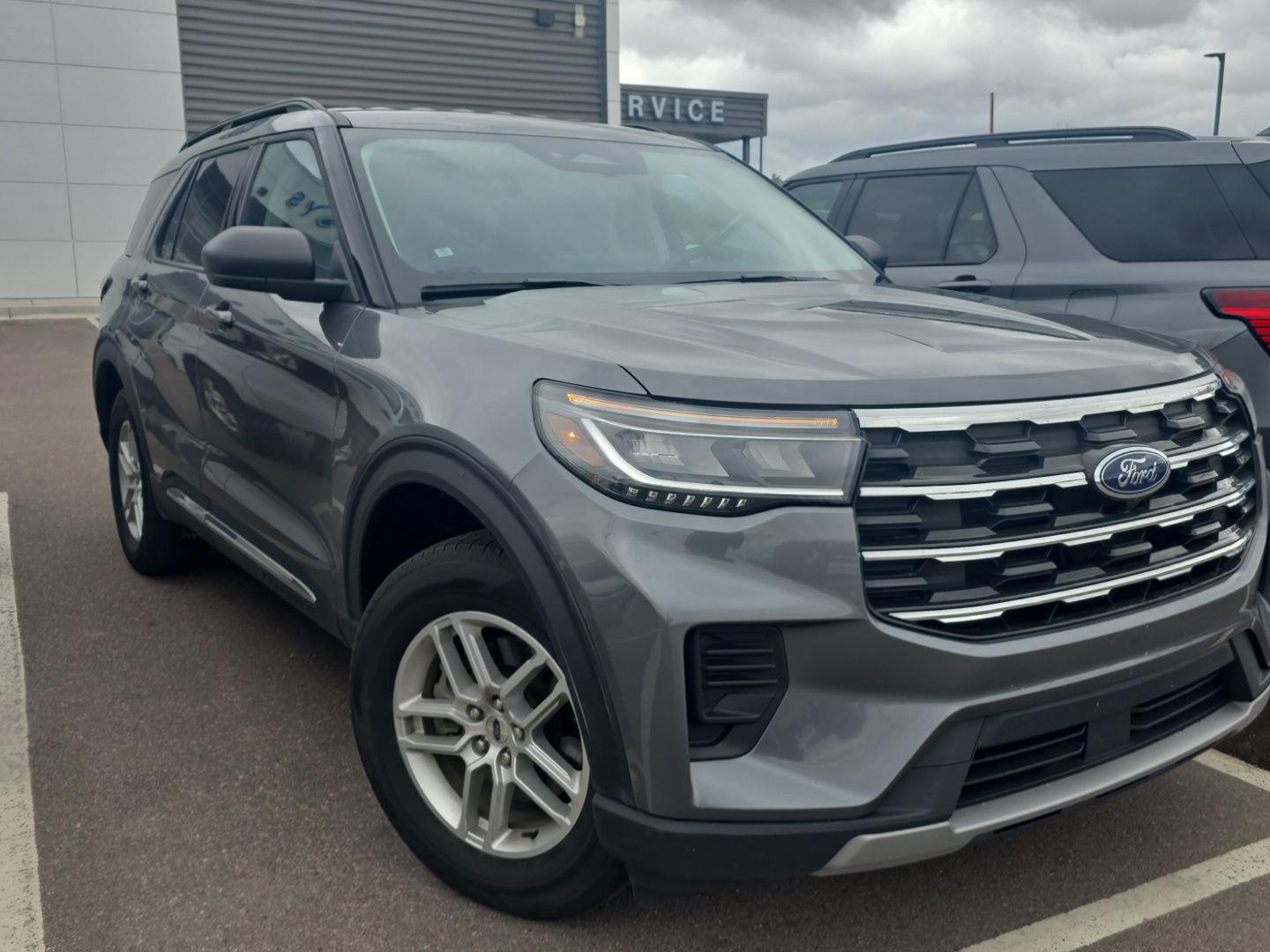 View vehicle photo 4