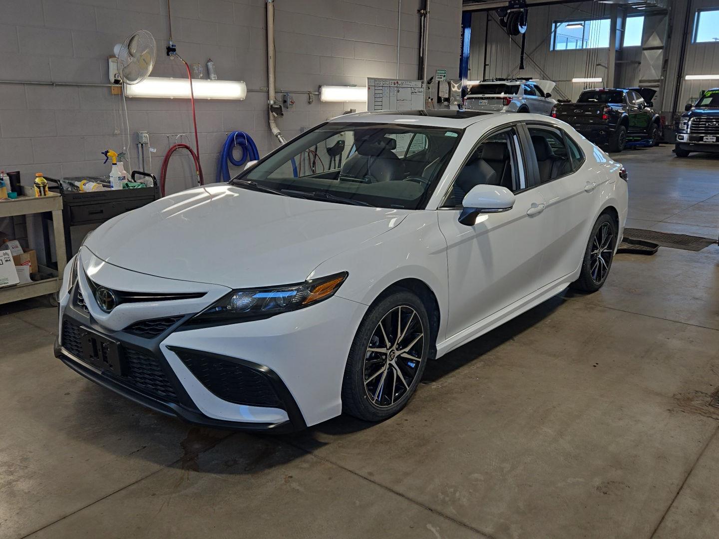 2022 Toyota Camry SE AWD
