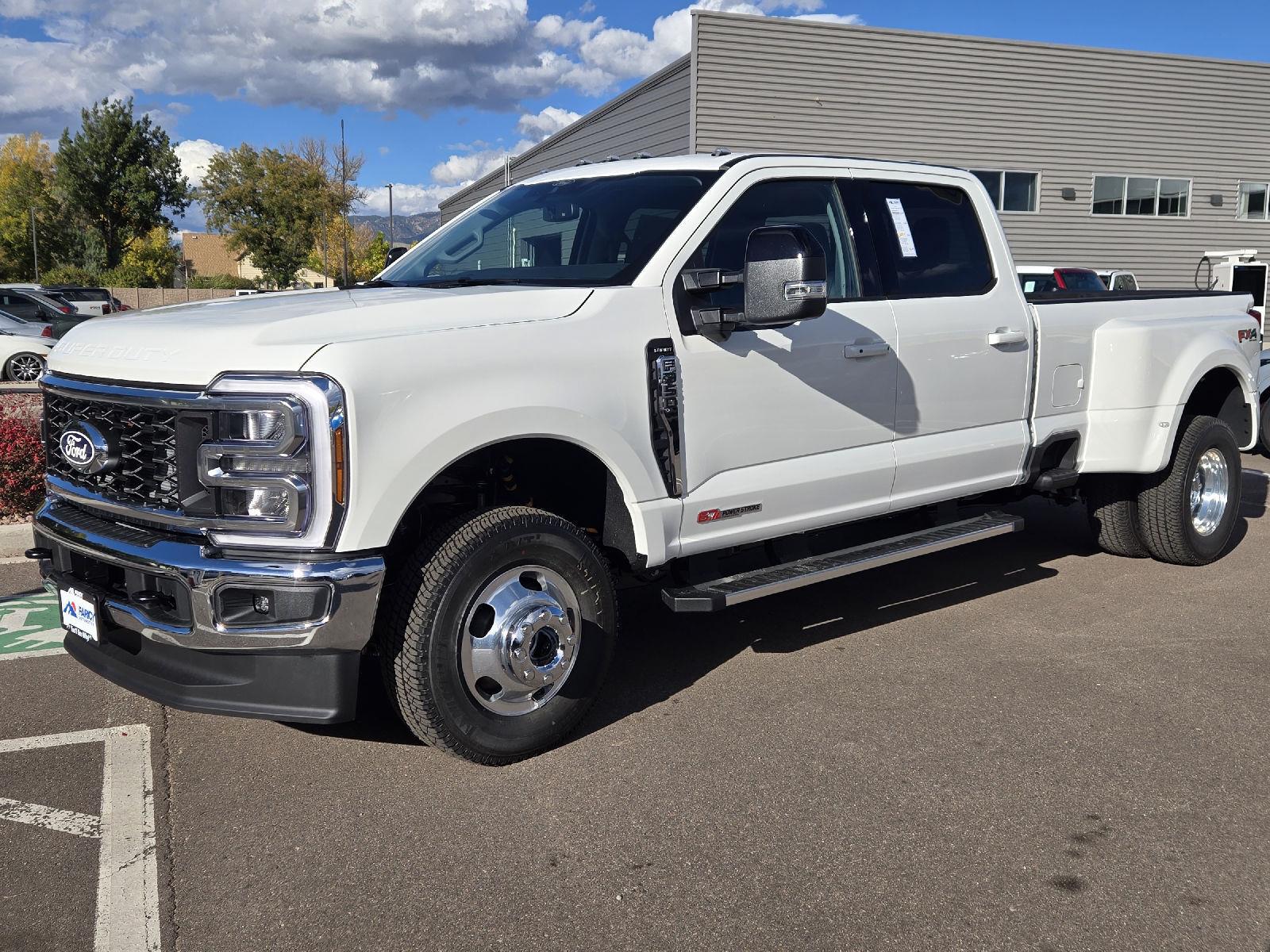 Star White Metallic Tri-Coat 2027 Ford F-350 Super Duty Pickup Truck Four-Wheel Drive Automatic