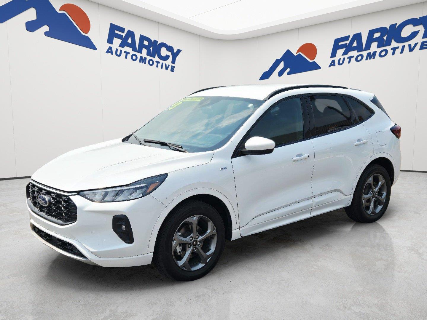  2023 Ford Escape Hybrid ST-Line Select AWD   