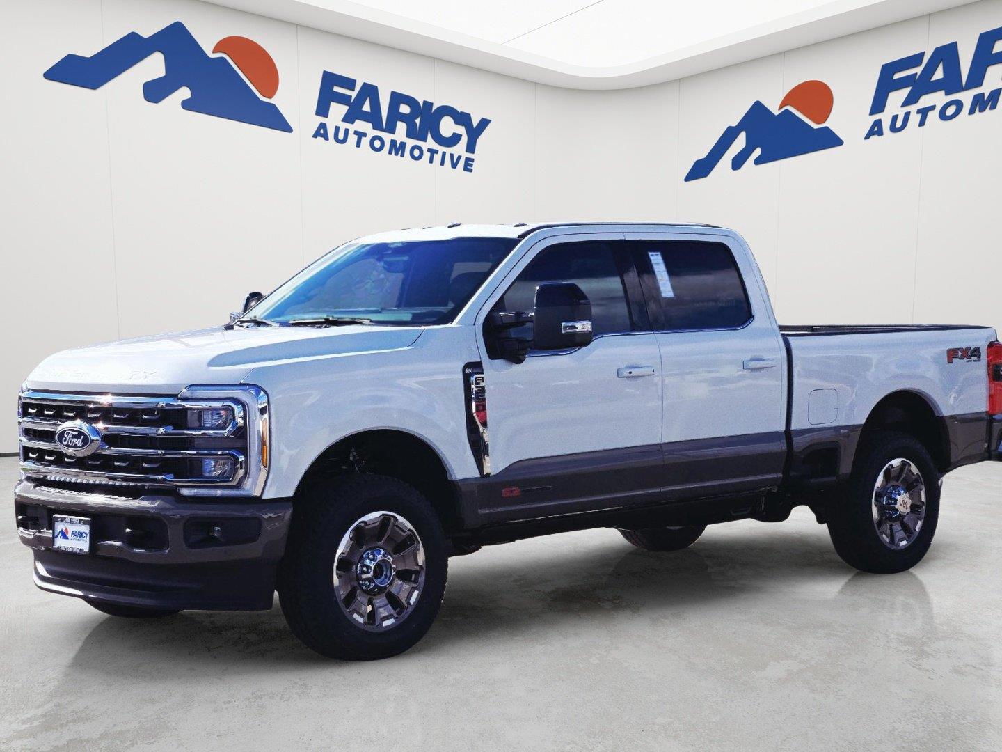 White Gold/Stone Gray 2018 Ford F-250 Super Duty Pickup Truck Four-Wheel Drive 6-Speed Automatic