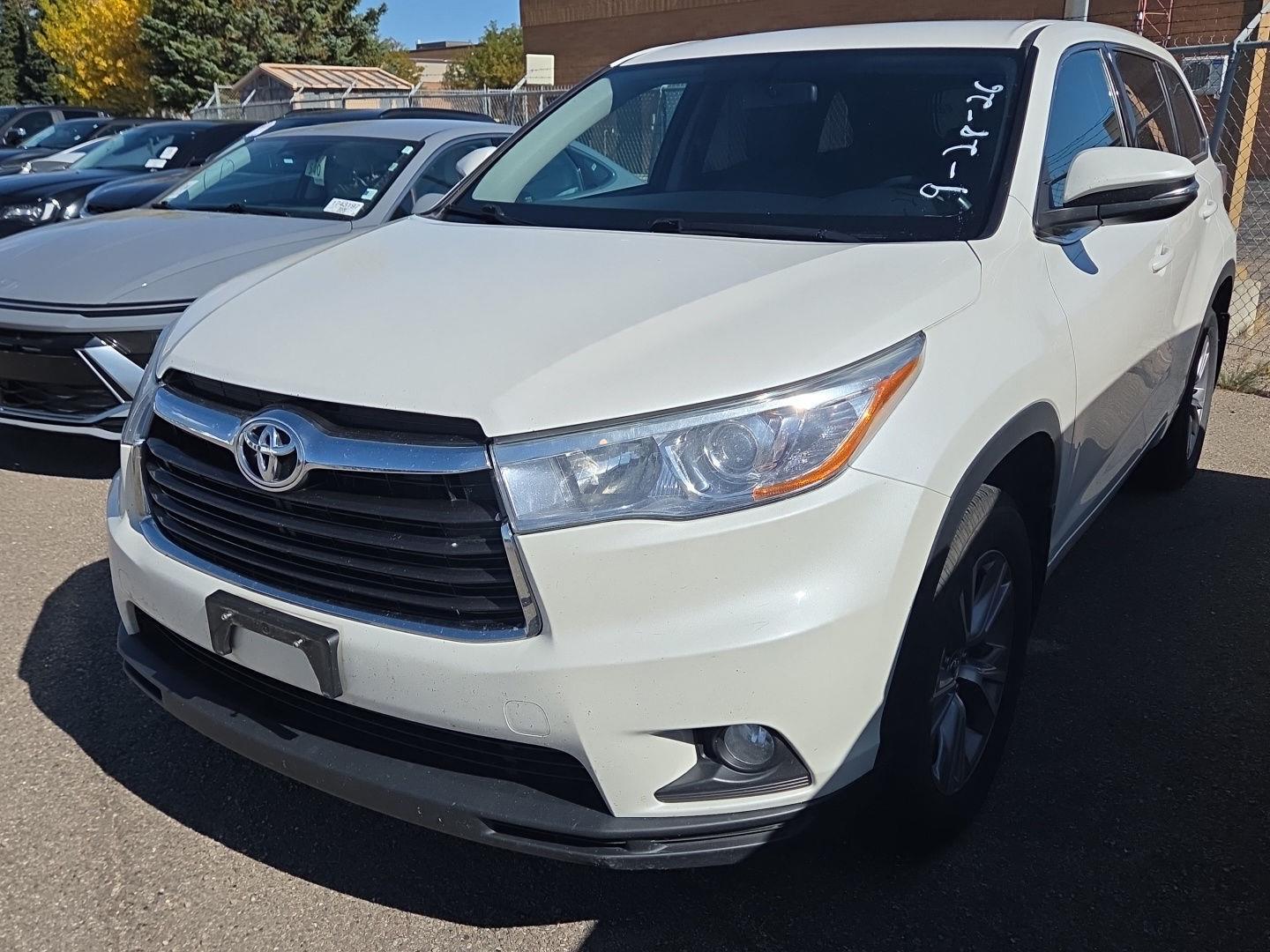 White (Blizzard Pearl) 2016 Toyota Highlander SUV / Crossover All-Wheel Drive