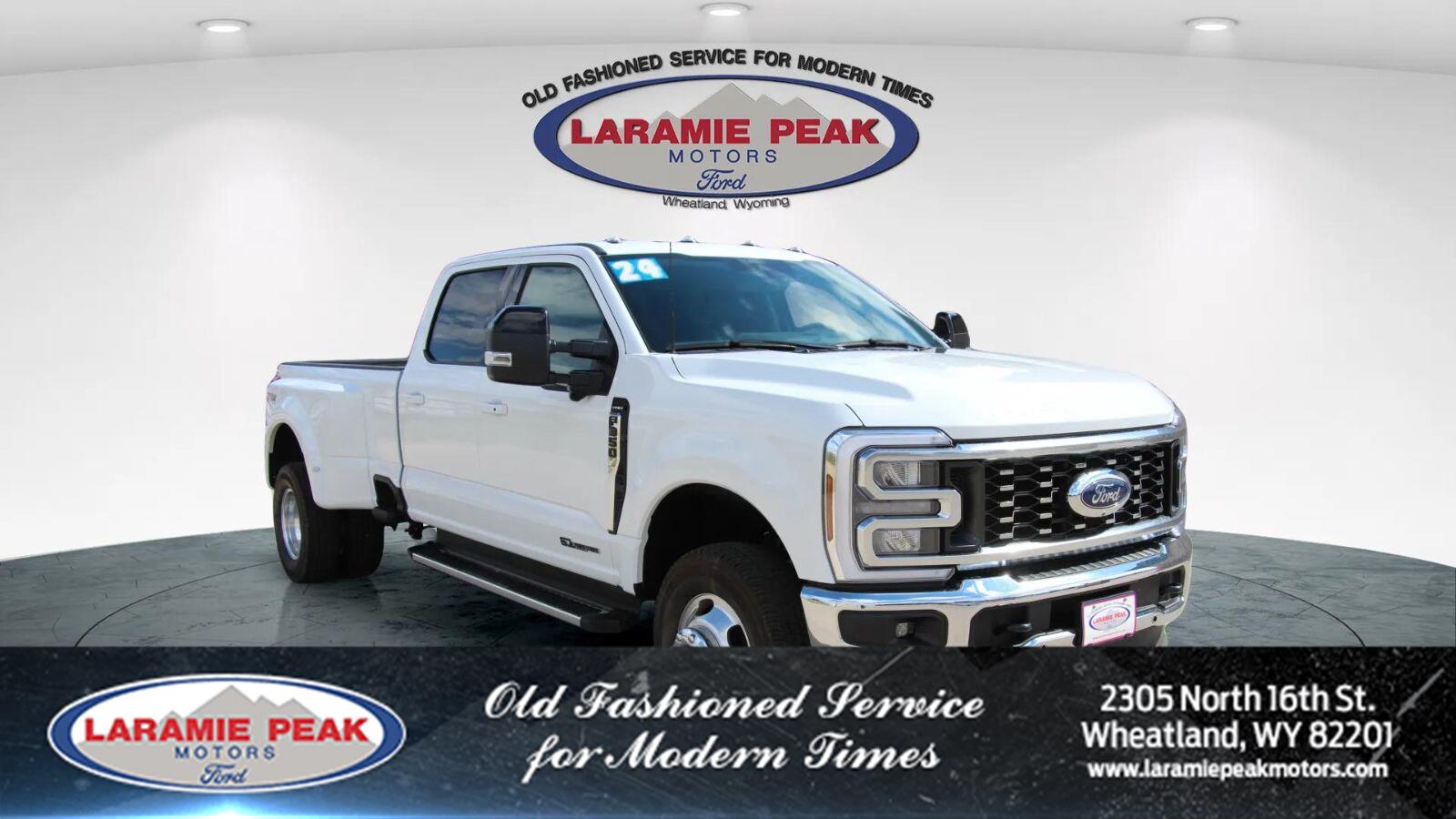 Oxford White 2024 Ford F-350 Super Duty Pickup Truck Four-Wheel Drive Automatic
