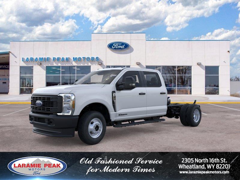 Oxford White 2026 Ford F-350 Super Duty Chassis Pickup Truck Four-Wheel Drive Automatic
