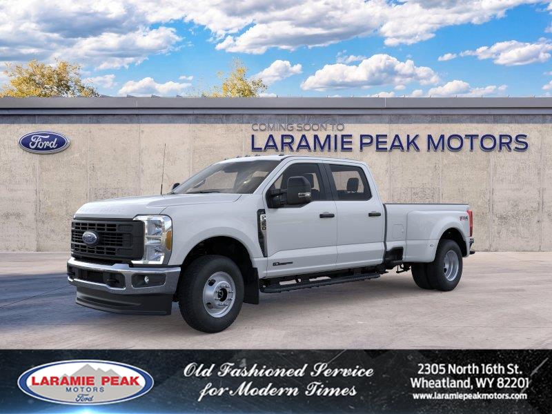 Oxford White 2026 Ford F-350 Super Duty Pickup Truck Four-Wheel Drive Automatic