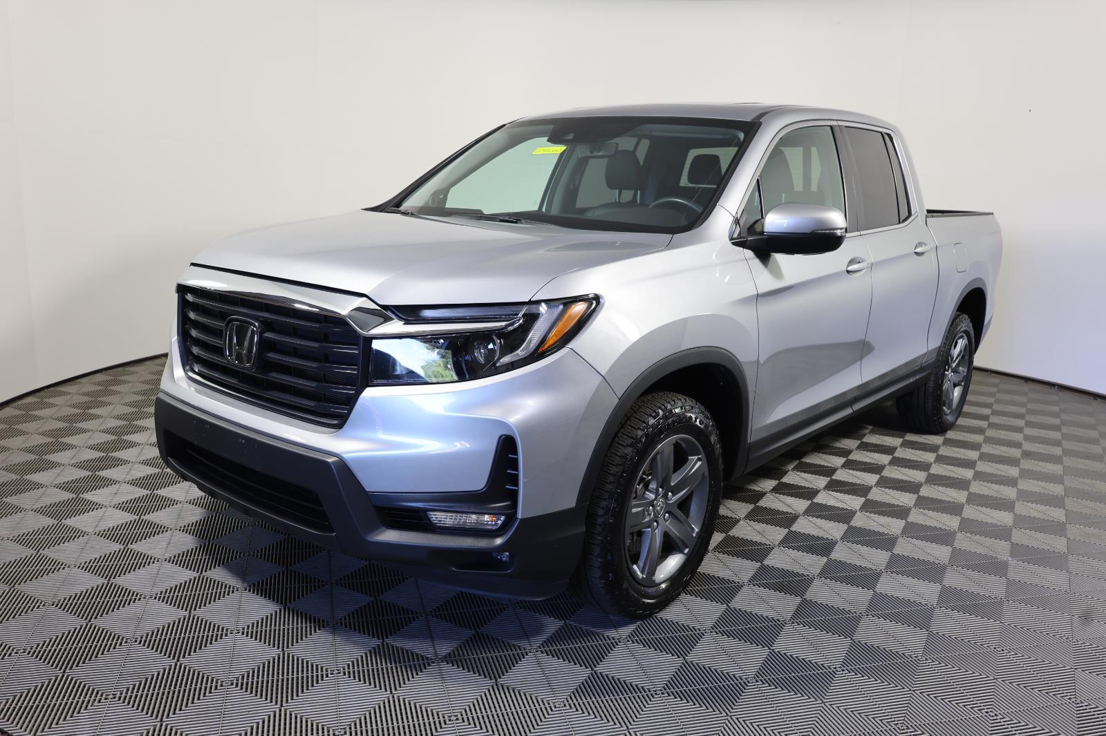 Lunar Silver Metallic 2022 Honda Ridgeline RTL AWD Pickup Truck All-Wheel Drive 9-Speed Automatic