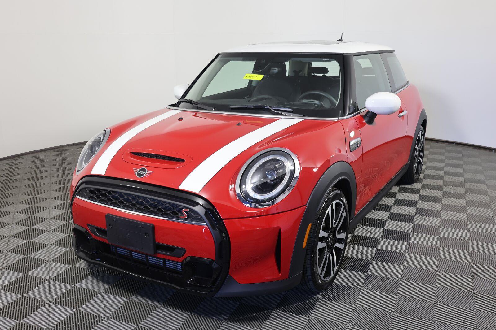Chili Red 2022 MINI Cooper Hatchback Front-Wheel Drive 6-Speed Manual